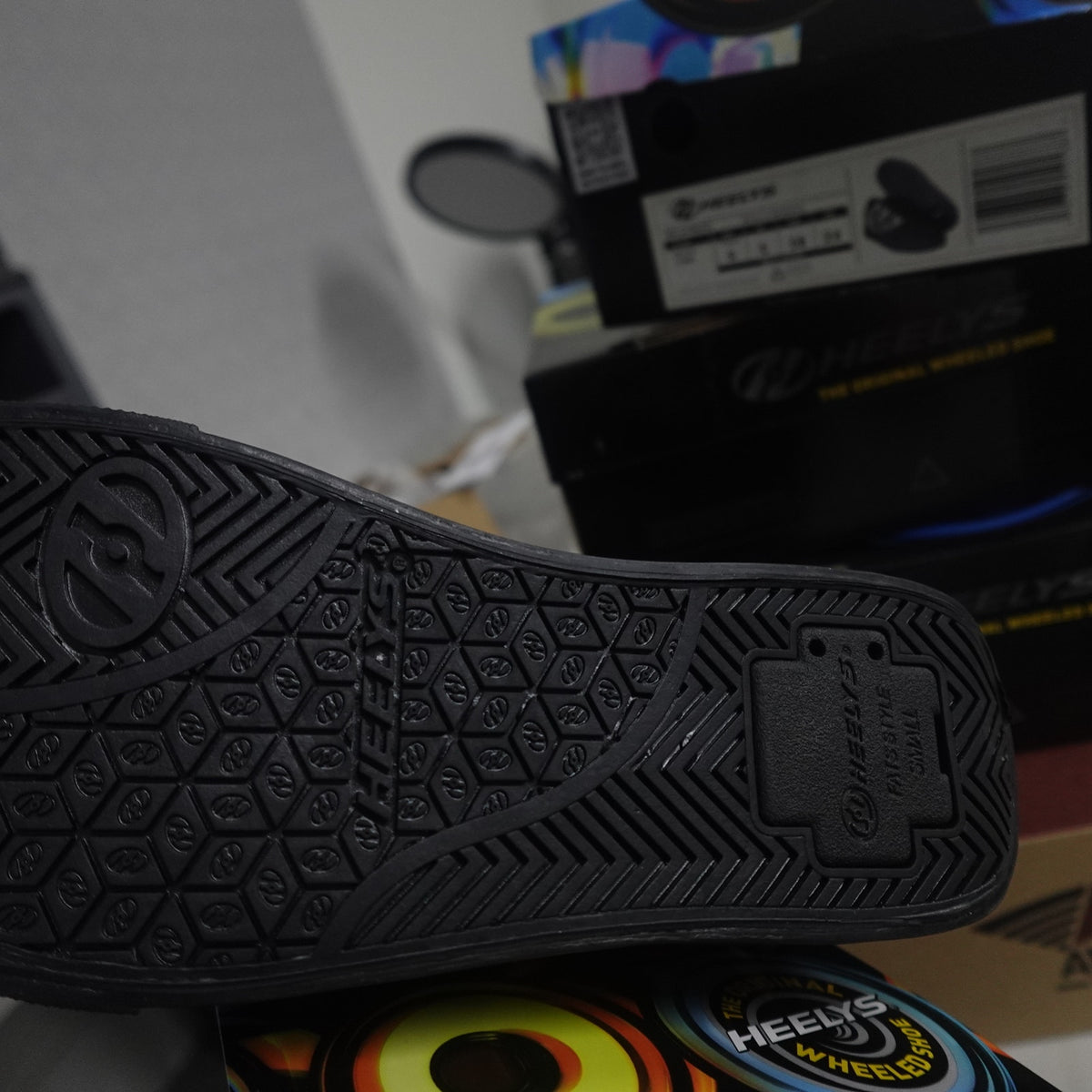 Heely's pro 20's black and camo size 6