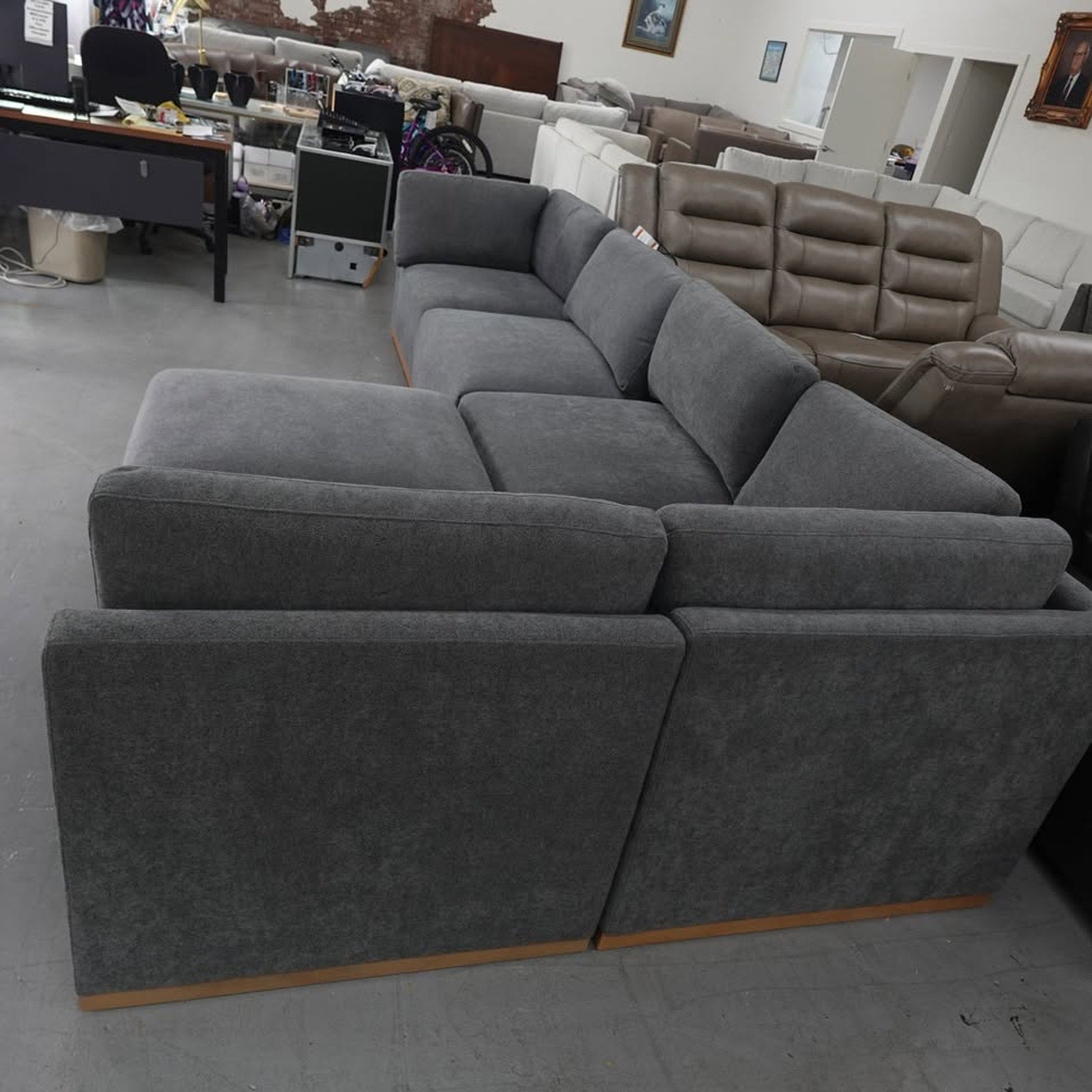 Henredon Murphy Fabric Modular Sectional with Ottoman