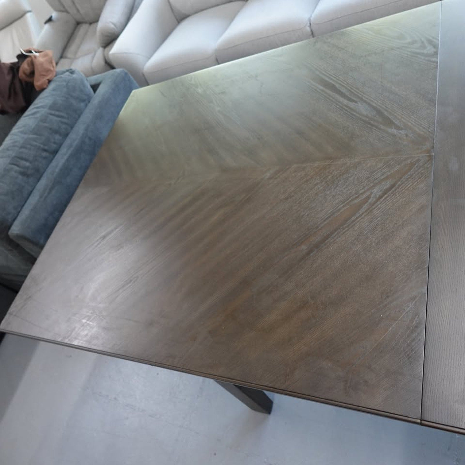 Thomasville Anacortes Dining Table (Scratch & Dent)