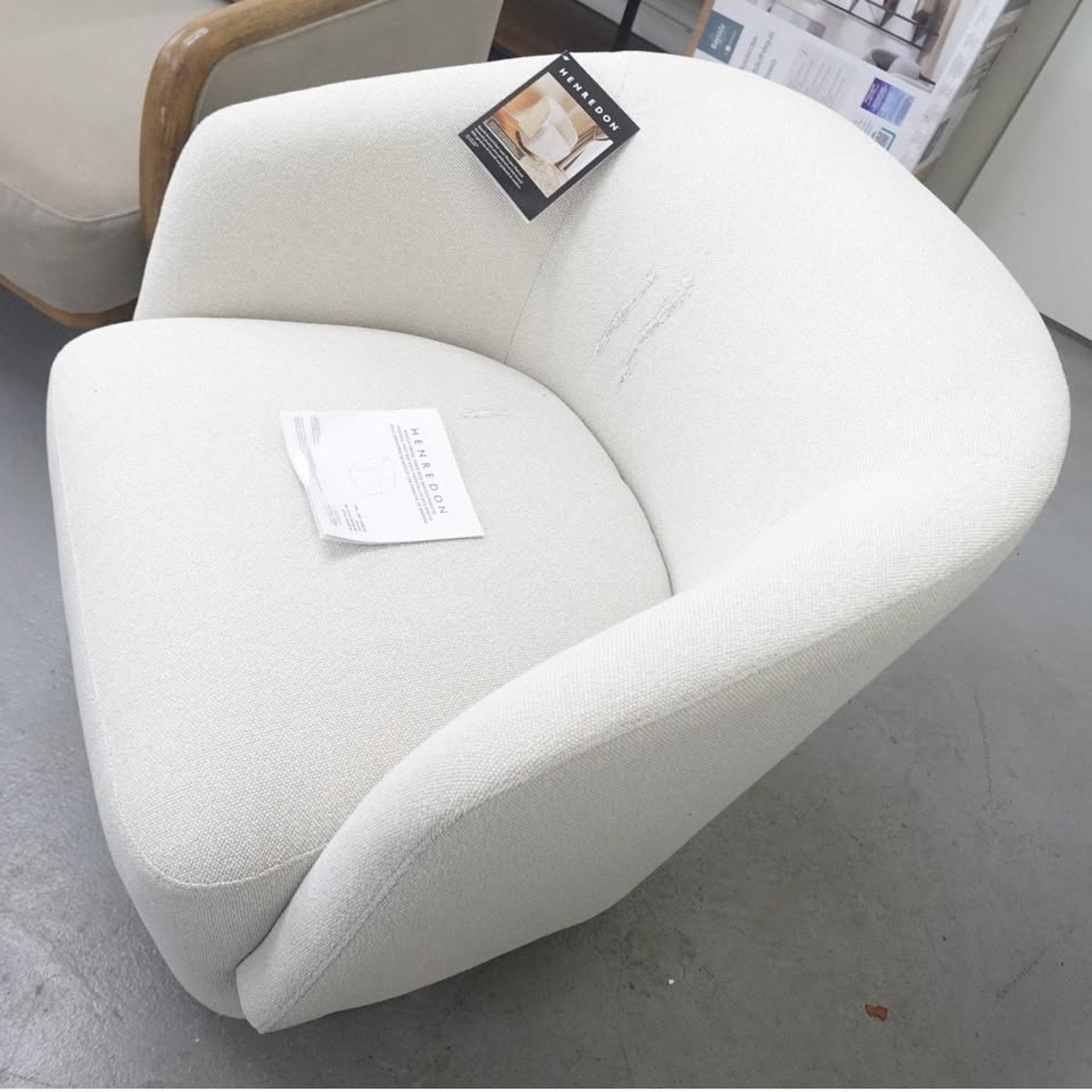 Henredon Murphy Boucle Swivel Accent Chair Ivory Cream Barrel Chair (see pictures)