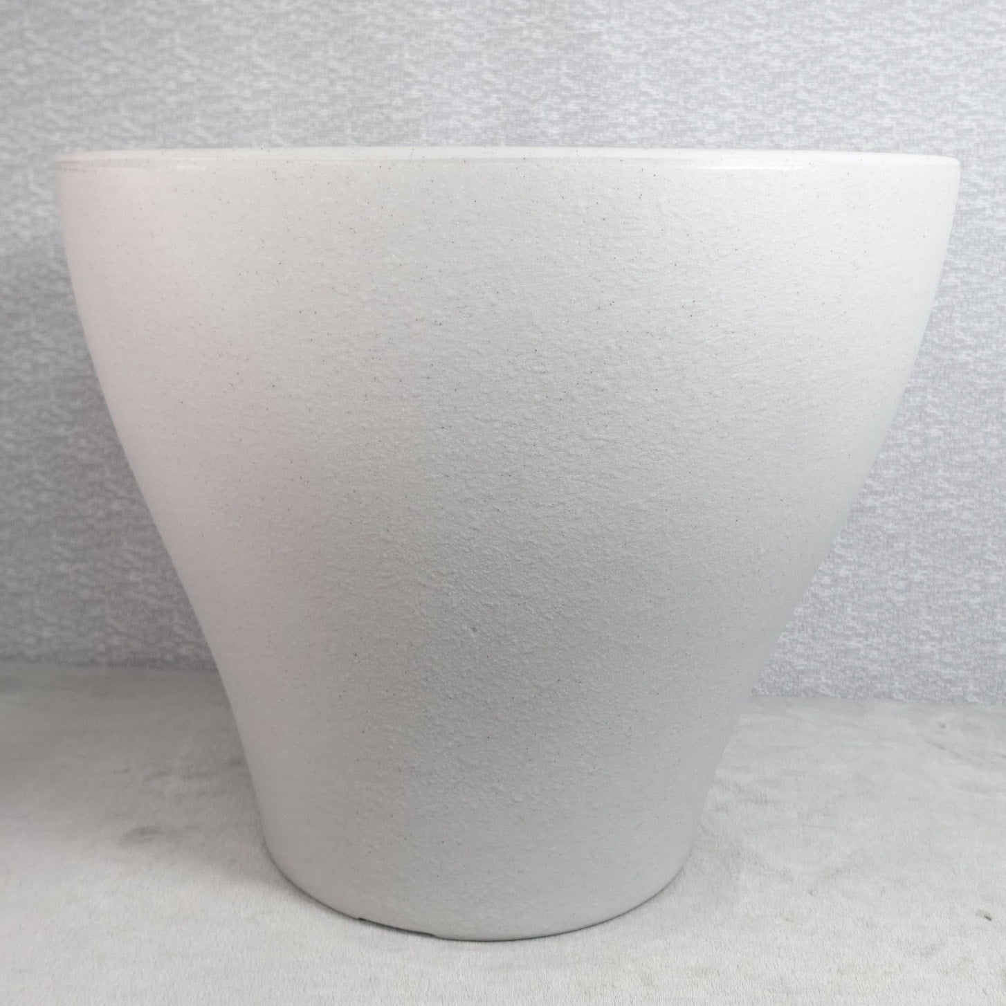 Step2 Fernway Planter Outdoor Resin Flower Pot Stone Gray NEW