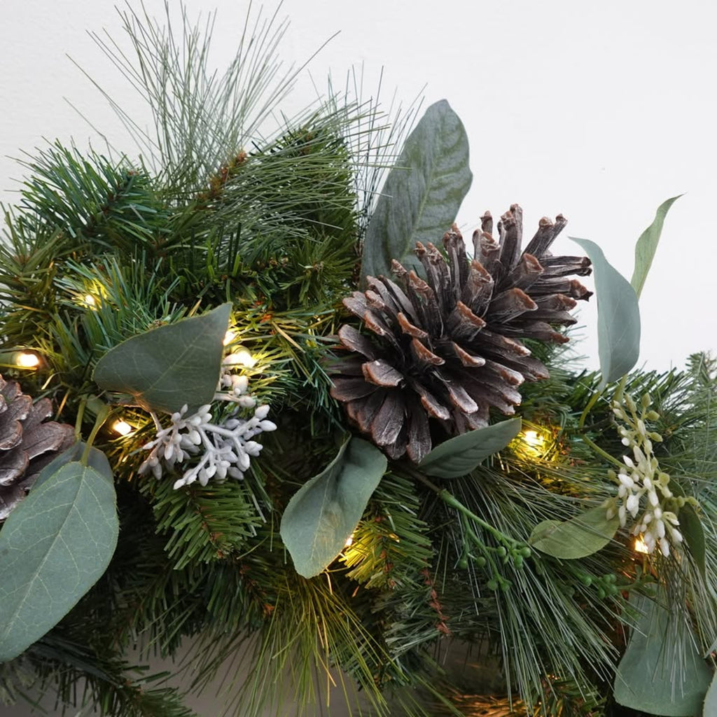81 cm (32 in.) Pre-Lit Wreath with 50 Battery Operated LED Lights