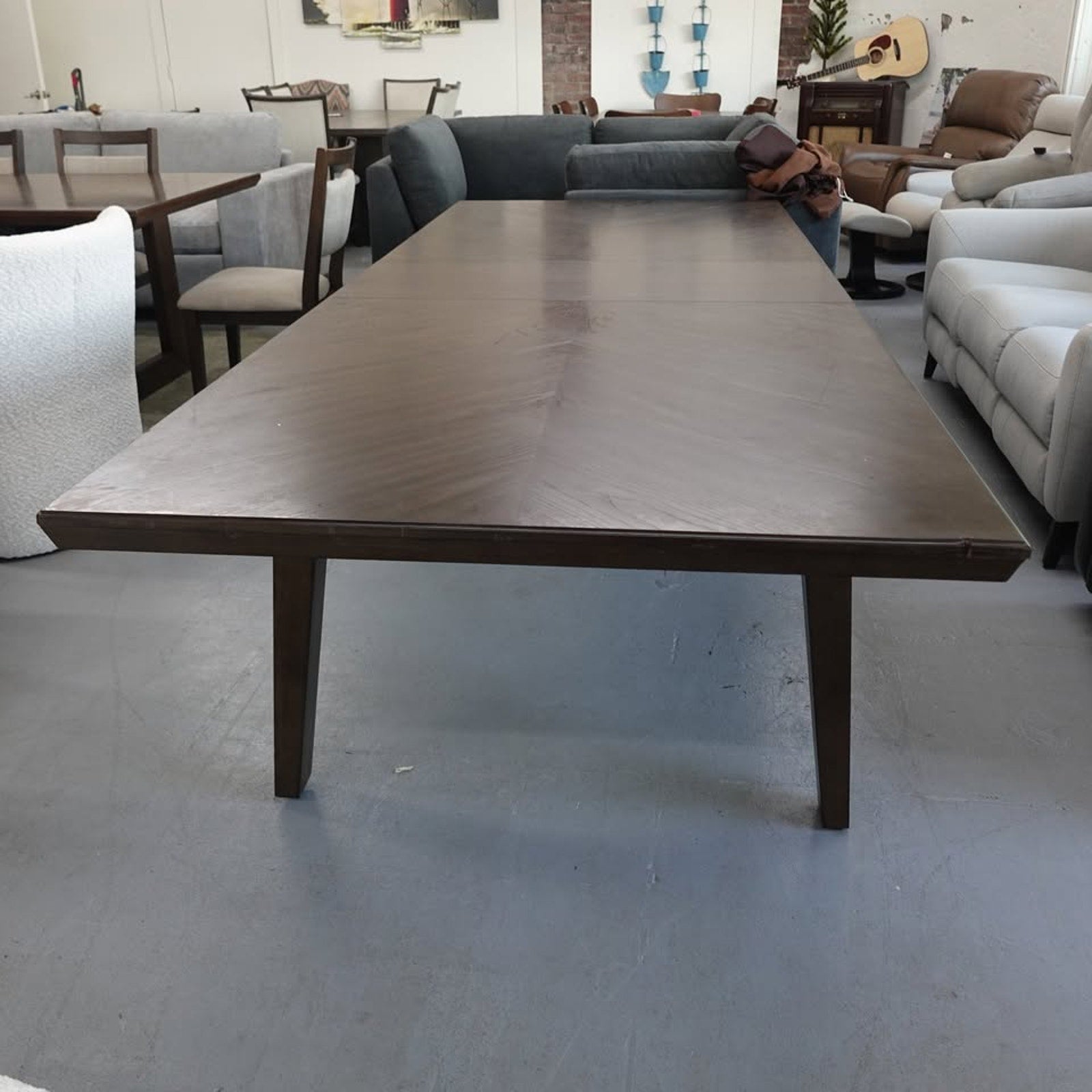 Thomasville Anacortes Dining Table (Scratch & Dent)