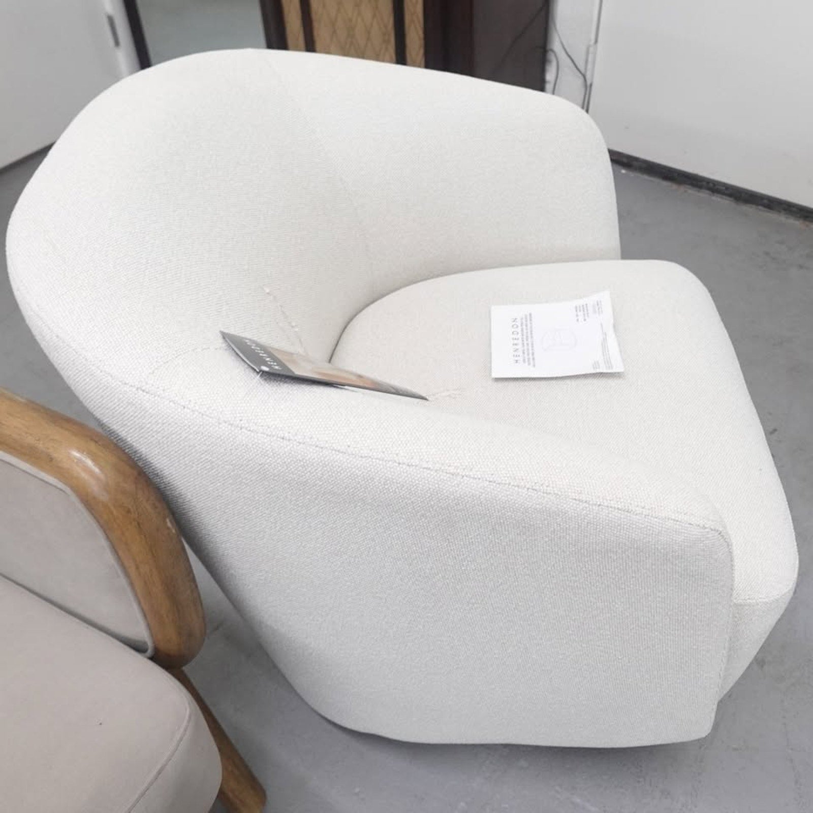Henredon Murphy Boucle Swivel Accent Chair Ivory Cream Barrel Chair (see pictures)