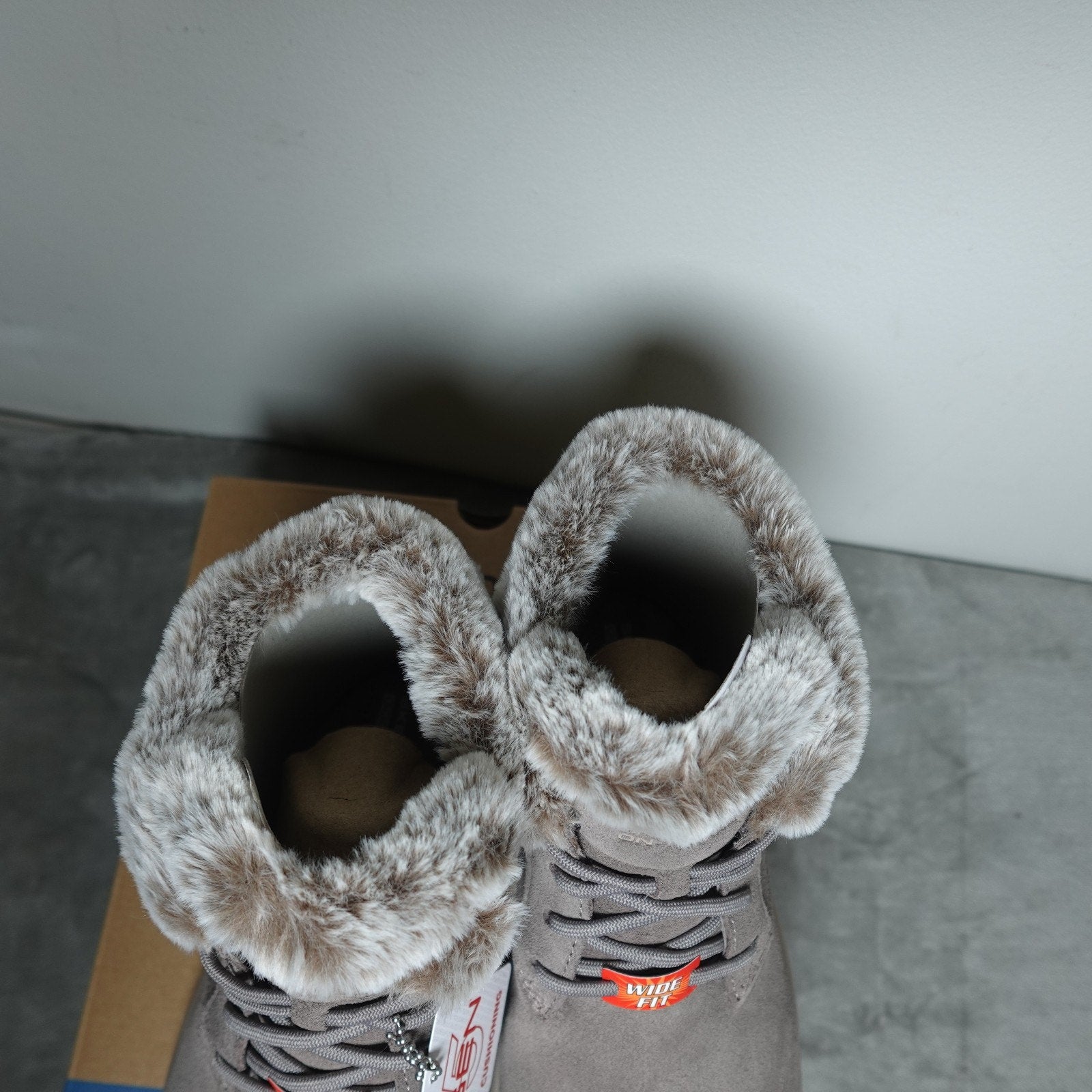 Skechers On-the-Go City 2 Winter Wishes Gray Suede Ankle Boots 8.5 wide