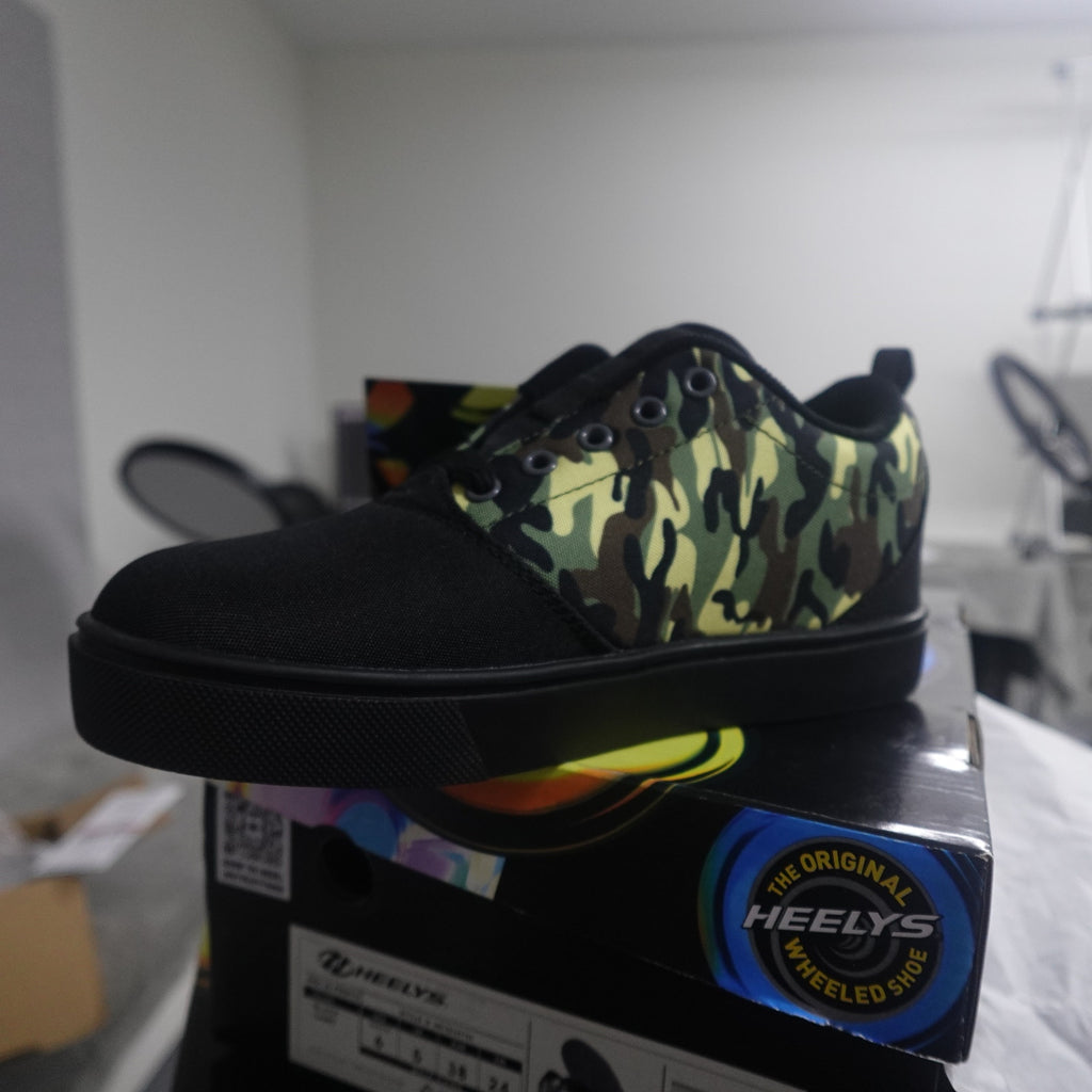 Heely's pro 20's black and camo size 6