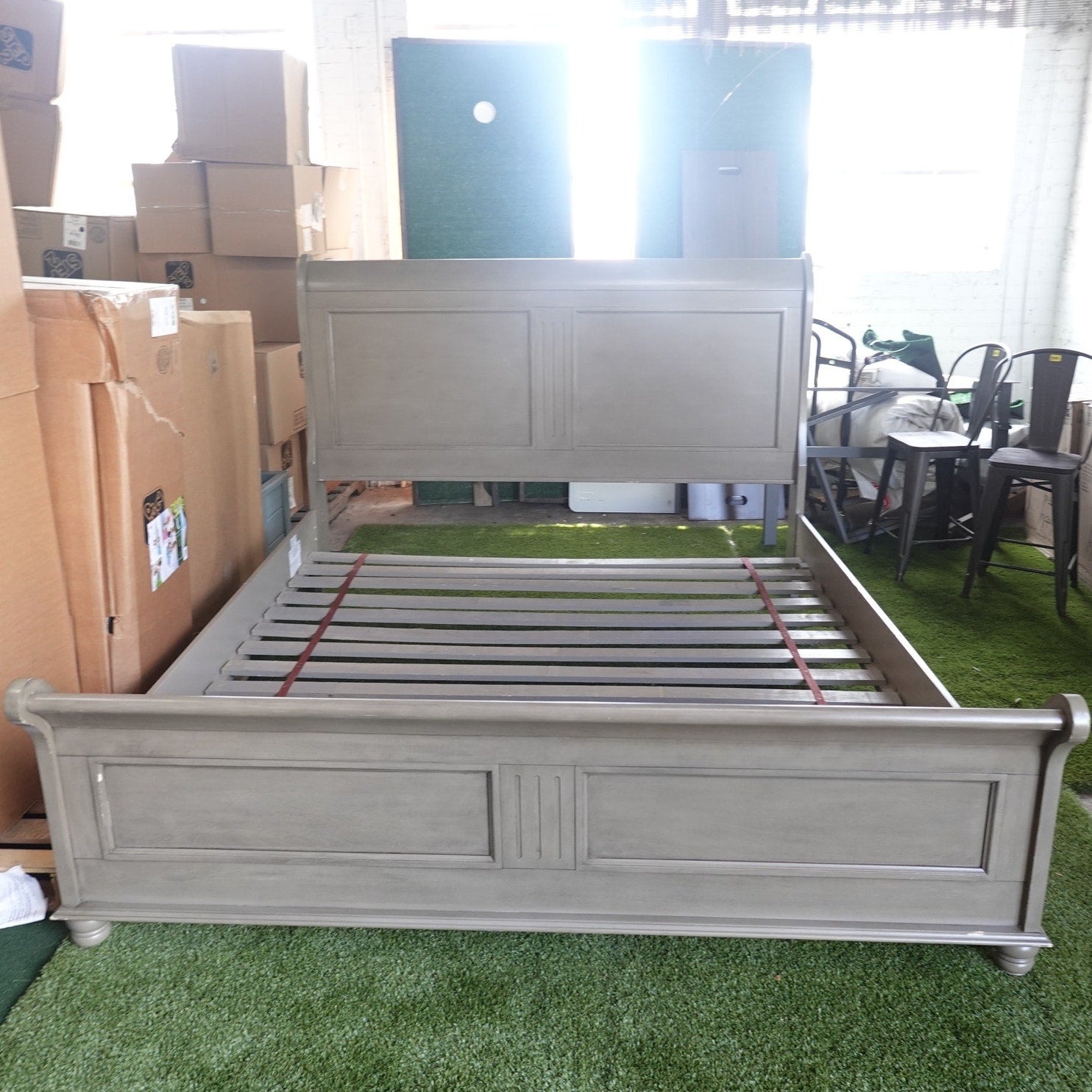Abbyson Caymen King Platform Bed Gray Wood Panel headboard/footboard