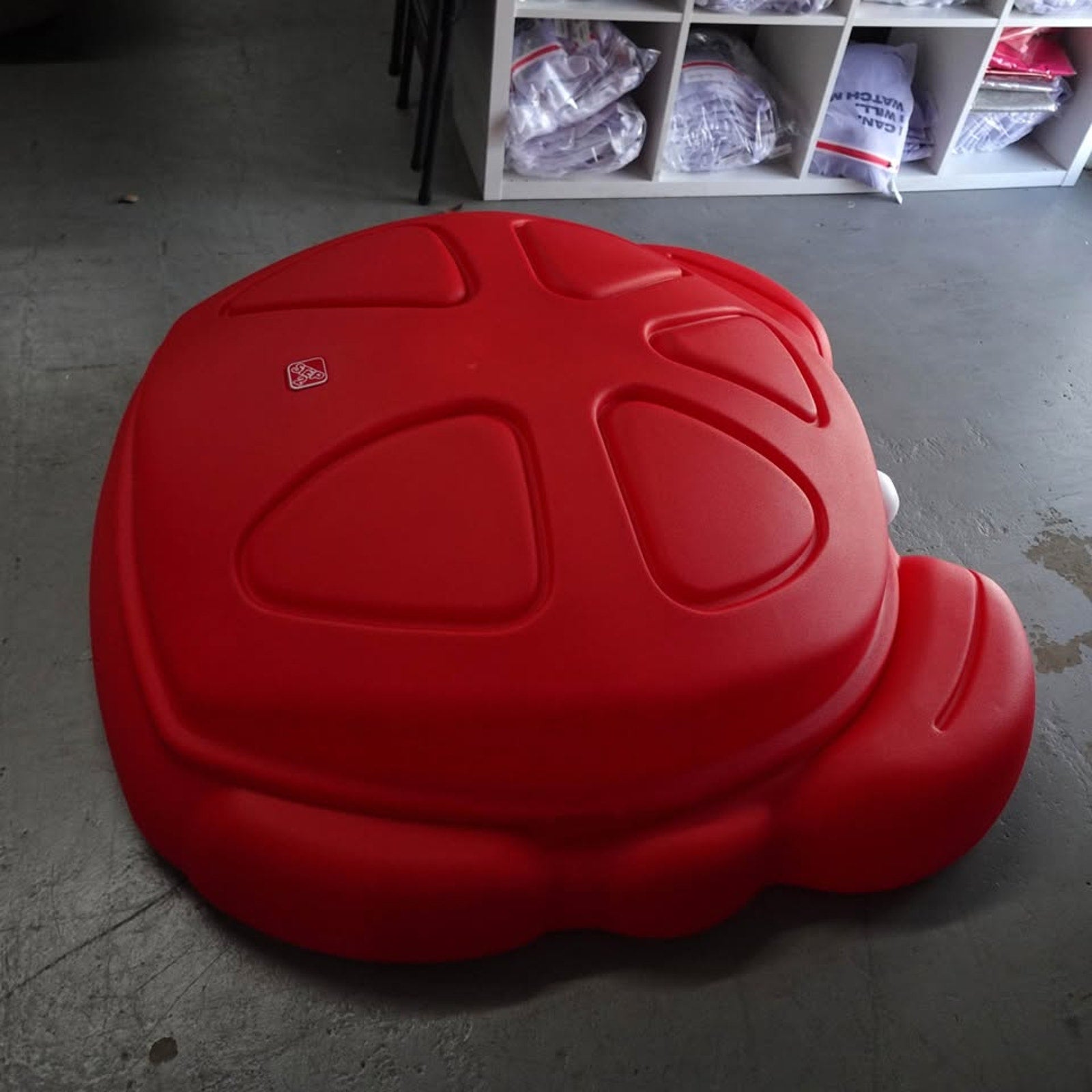Step 2 Crabbie Sandbox - Resin 16" x 47.5" Red