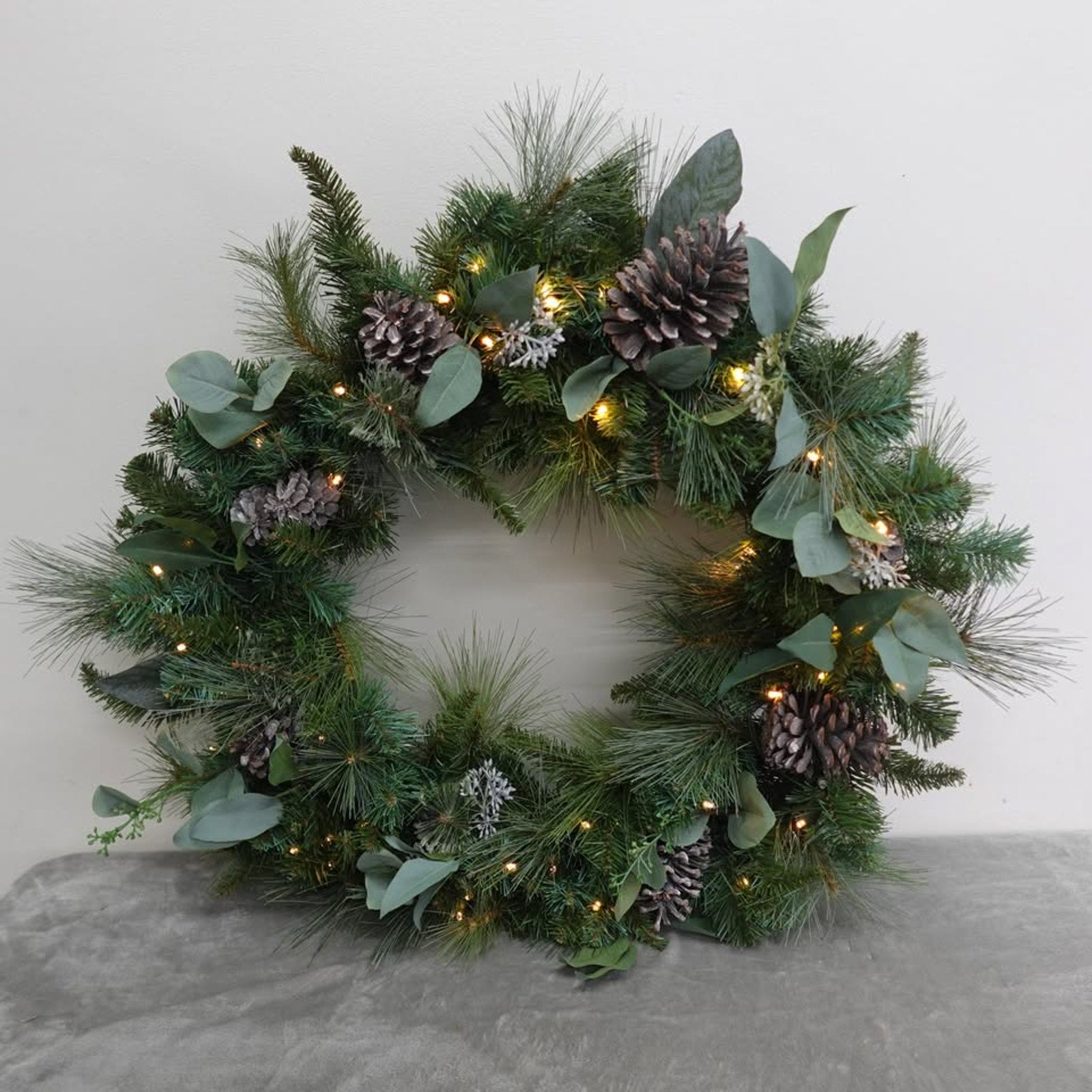 81 cm (32 in.) Pre-Lit Wreath with 50 Battery Operated LED Lights