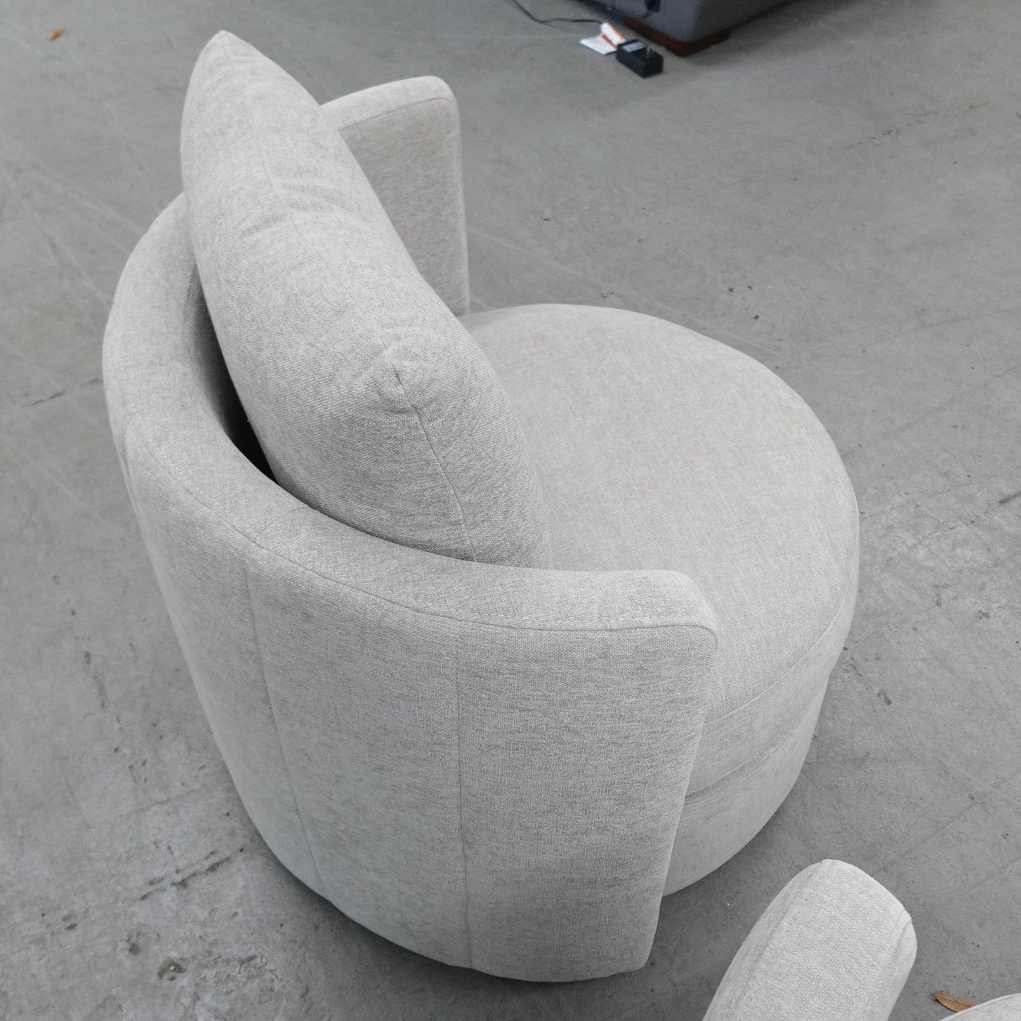 NEW Thomasville Davos Swivel Accent Chair Gray Upholstered Barrel Chair