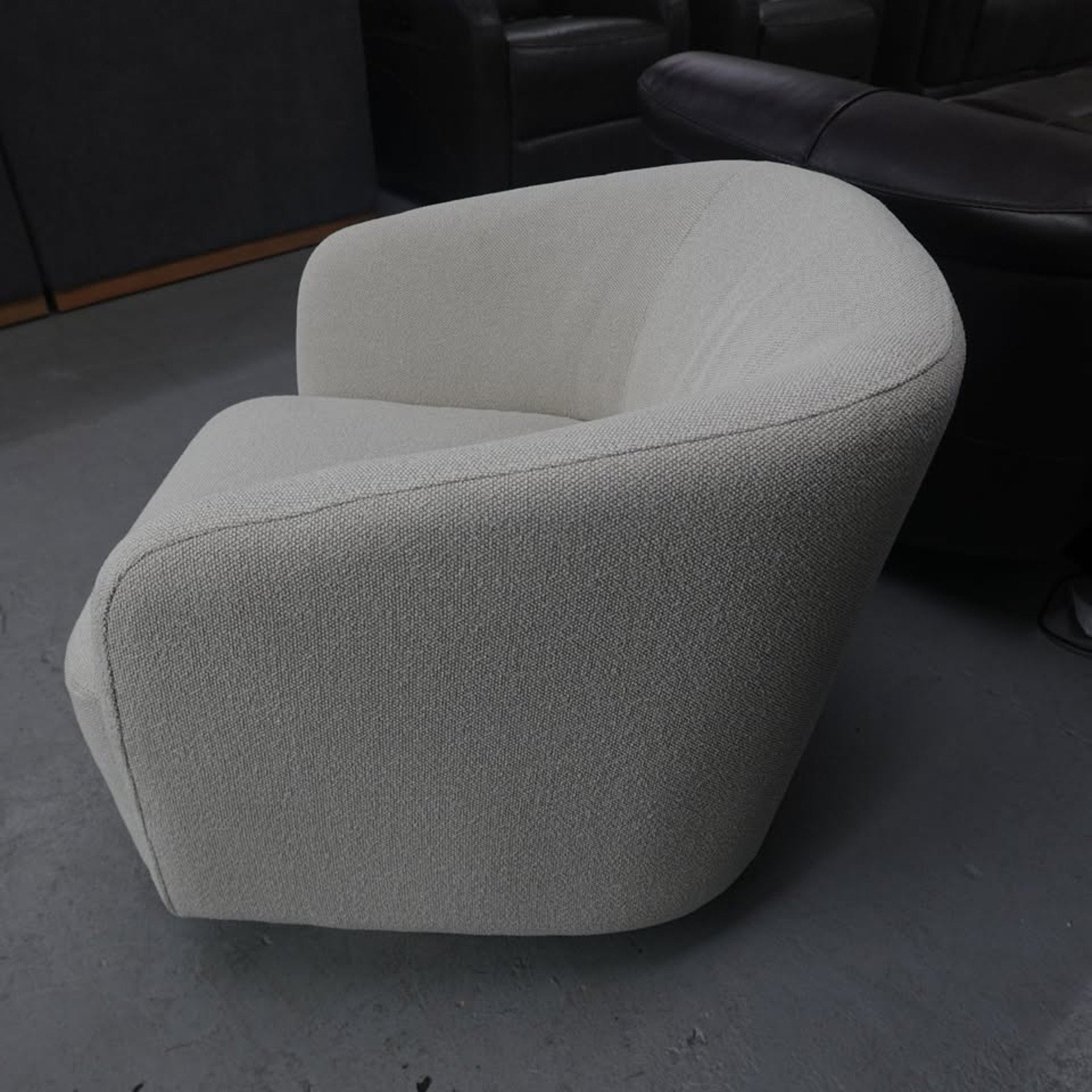 Henredon Mini Murphy Kids Swivel Accent Chair Cream