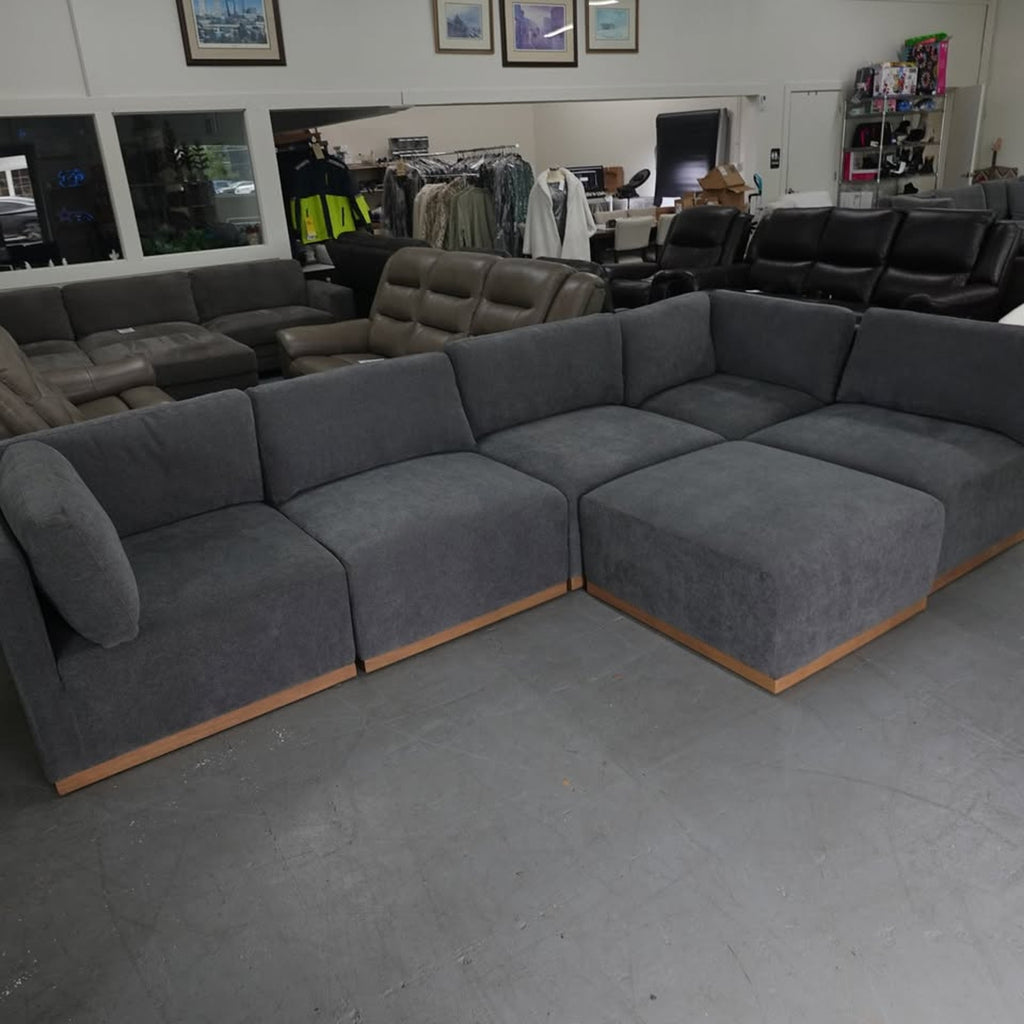 Henredon Murphy Fabric Modular Sectional with Ottoman