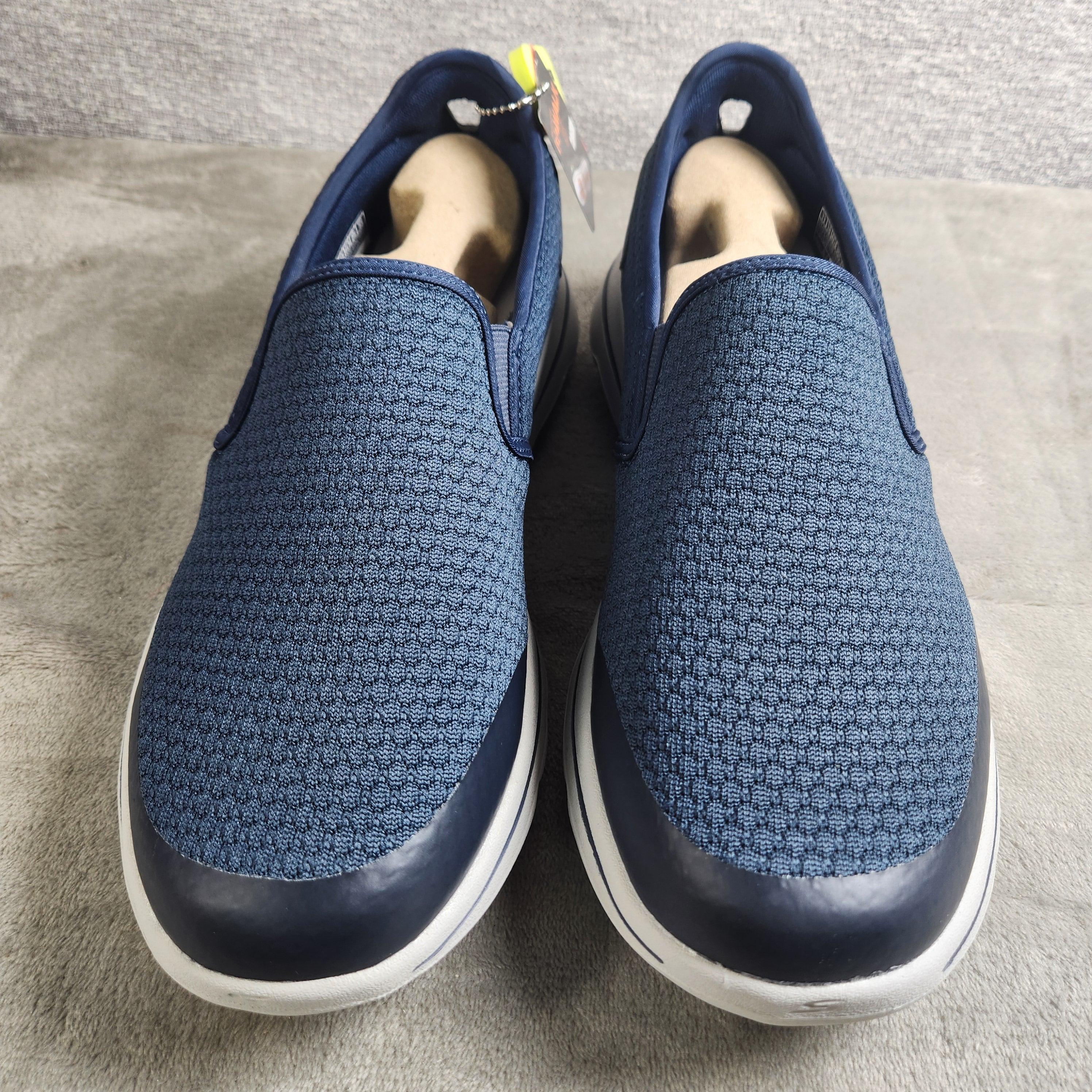 New Skechers GOwalk 5 Apprize walking shoes in Men's Size 11 Extra Wide