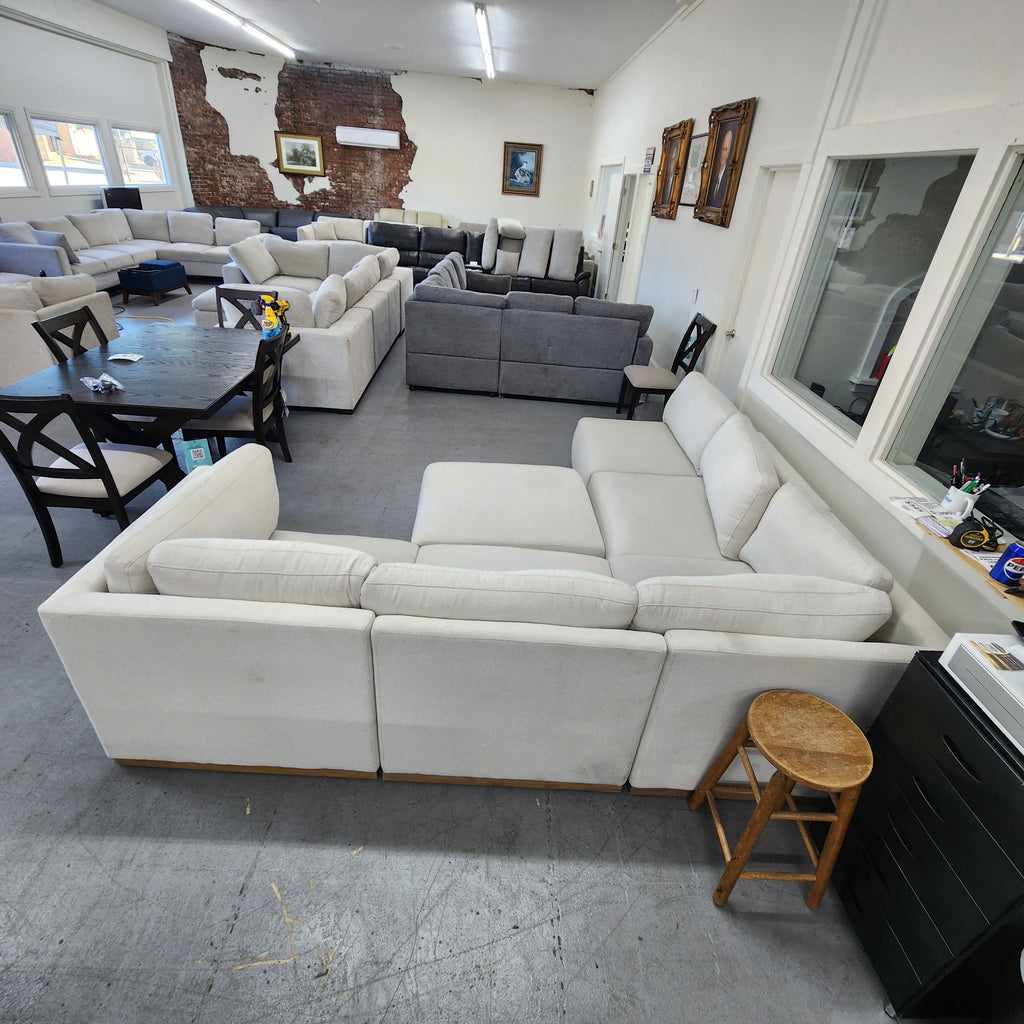 Henredon Murphy Cream Fabric Modular Sectional with Ottoman