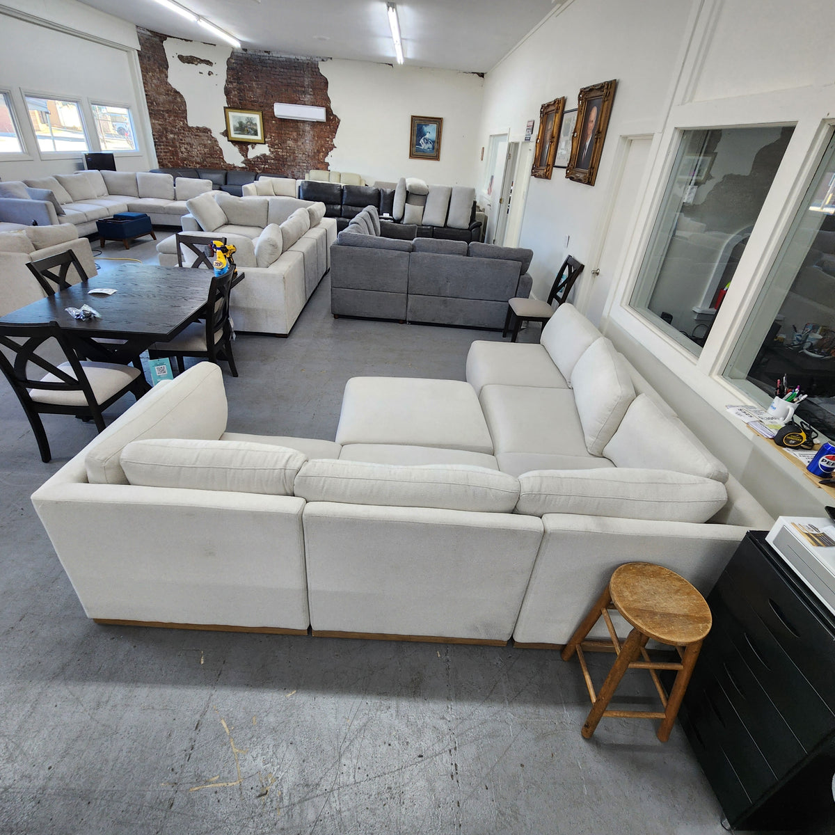 Henredon Murphy Cream Fabric Modular Sectional with Ottoman