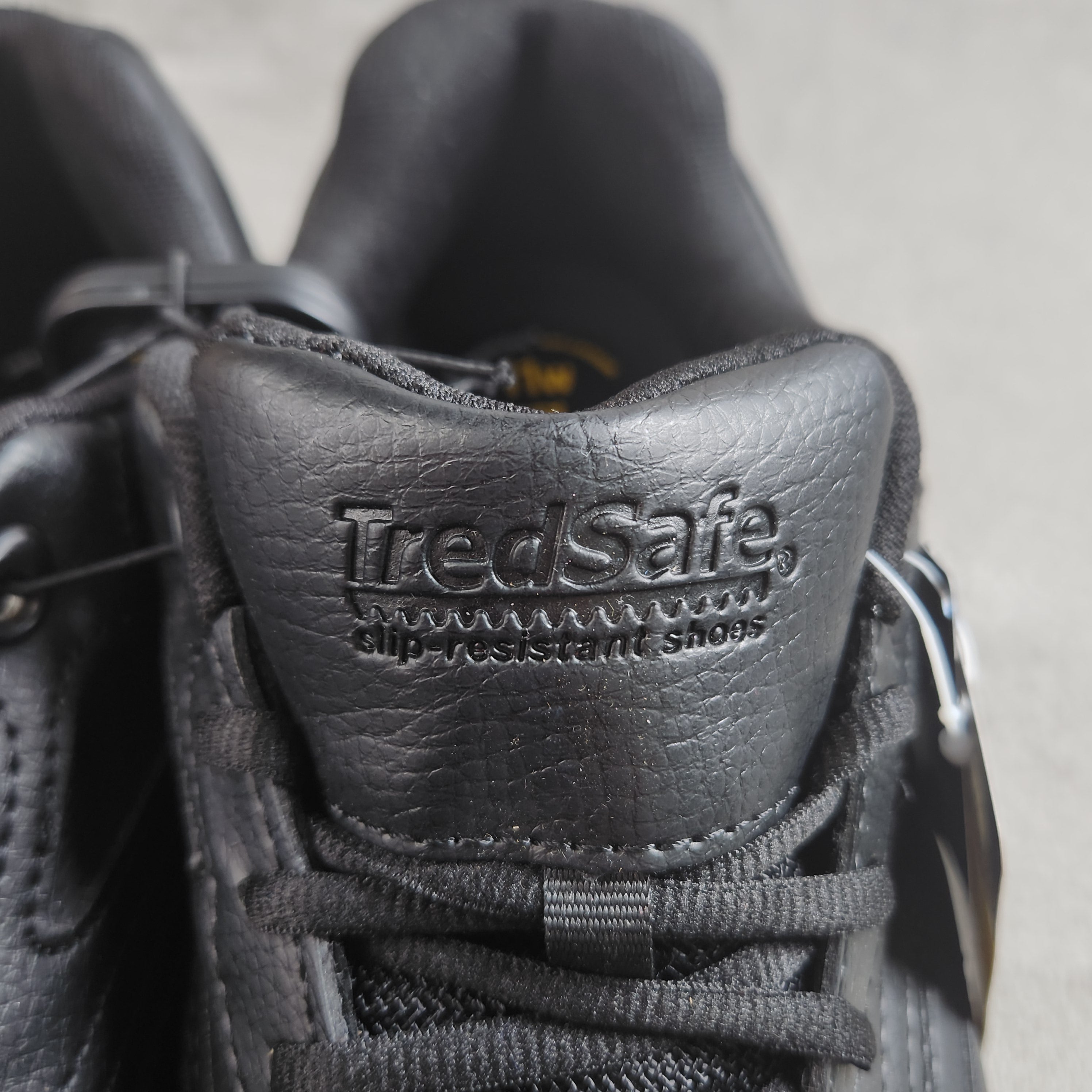 TredSafe Men's Work Shoes 11W Black Slip Resistant Dreamcell MNTR40HY231