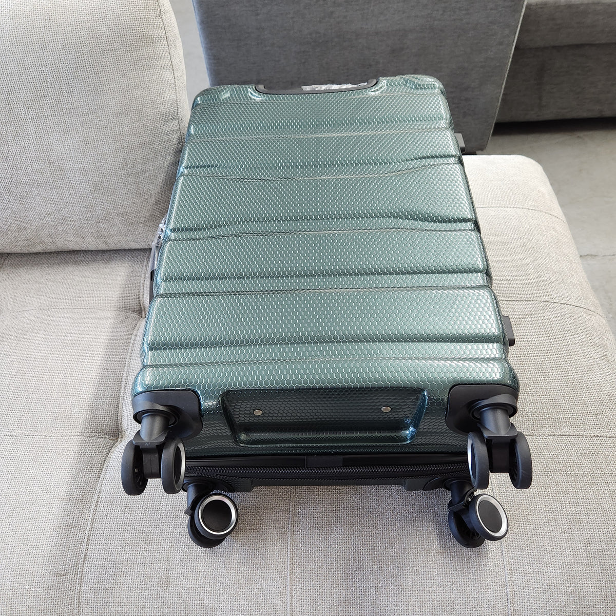 Dejuno Yukon 3-Piece Hardside Luggage Set Green New