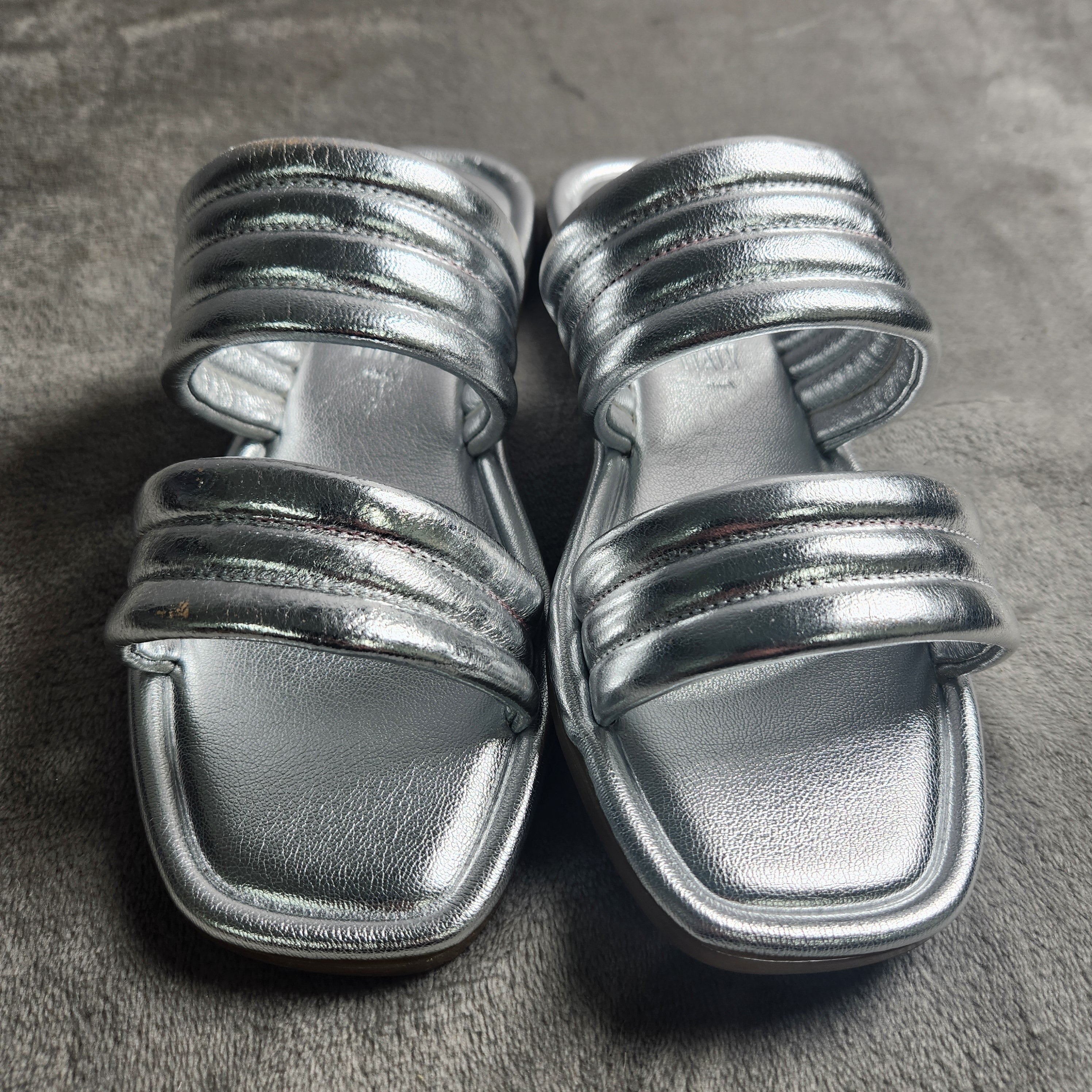 Seychelles Cape May Metallic Silver Leather Slide Sandals Women's 8.5M New