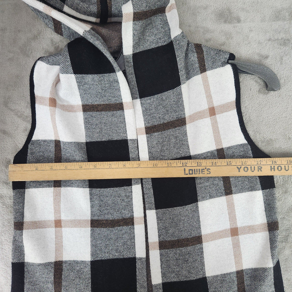 Max Studio Women's size XS V-Neck Sleeveless Blouse Plaid