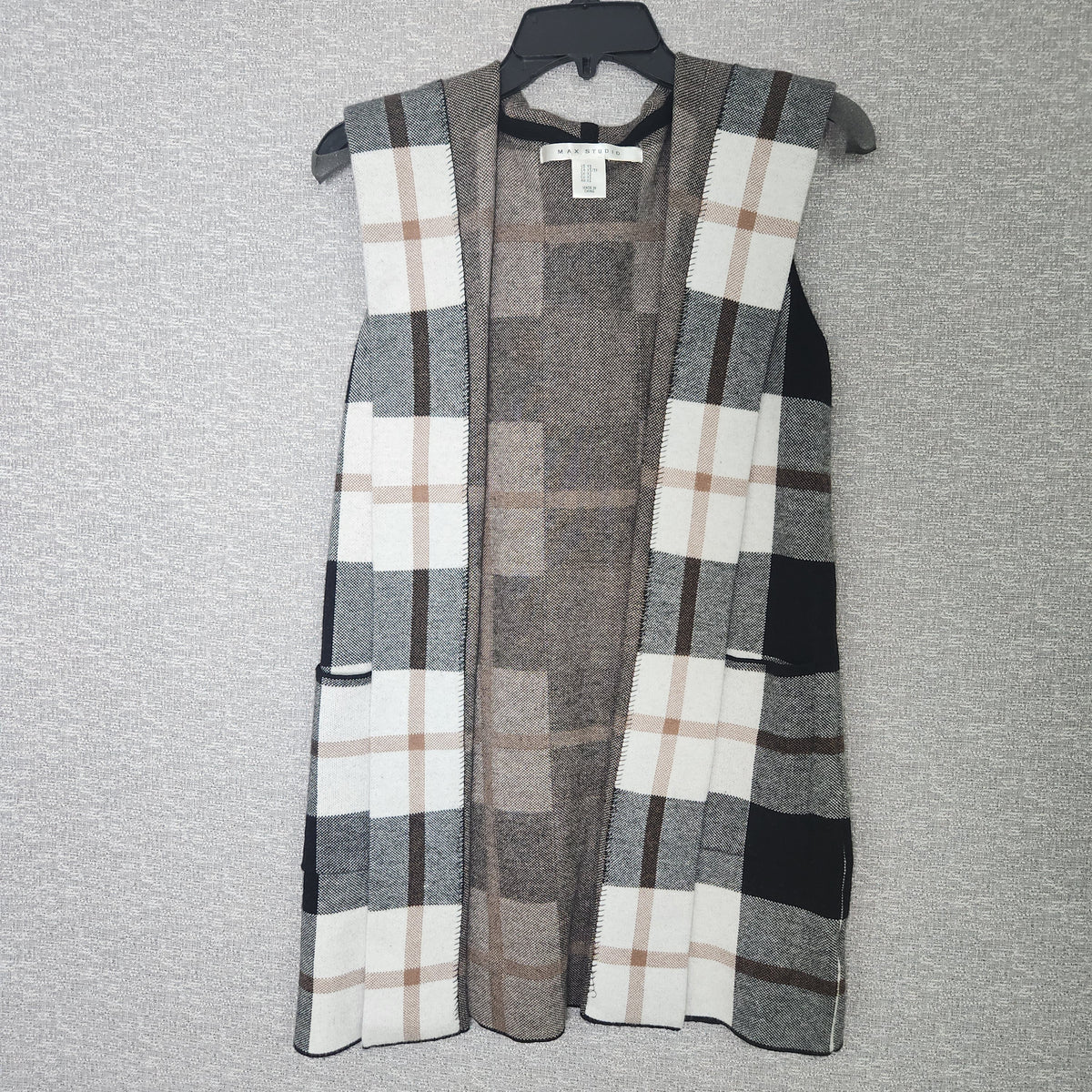 Max Studio Women's size XS V-Neck Sleeveless Blouse Plaid