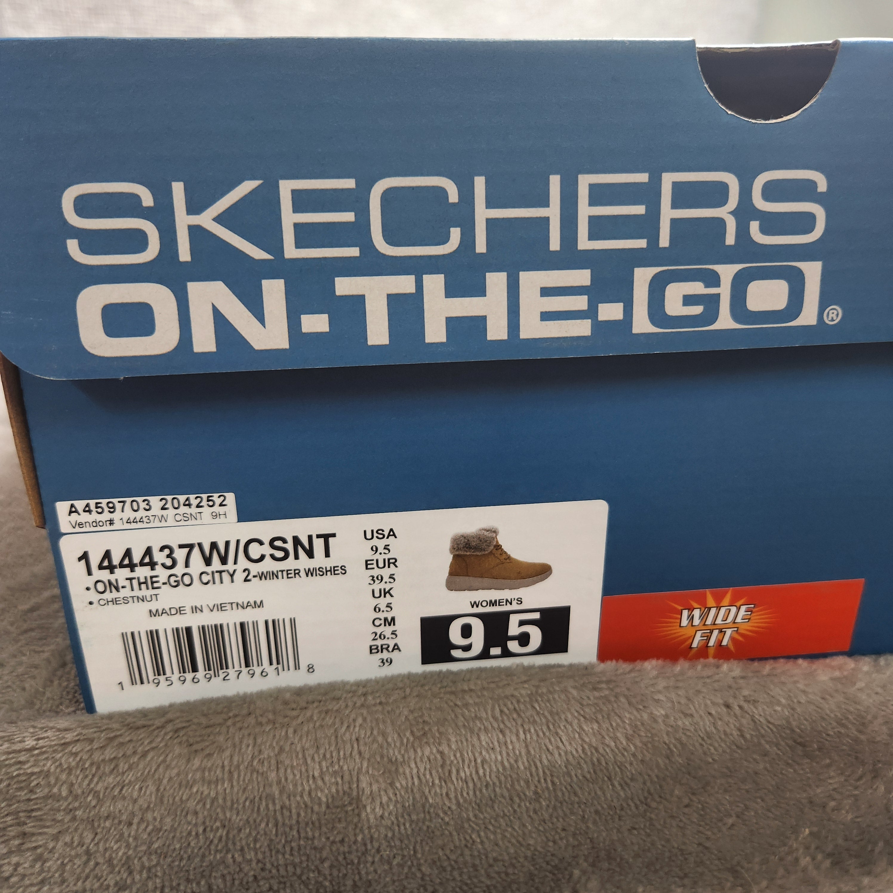 Skechers On The GO City 2 Winter Wishes Women's 9.5 Black Suede Faux Fur Boots