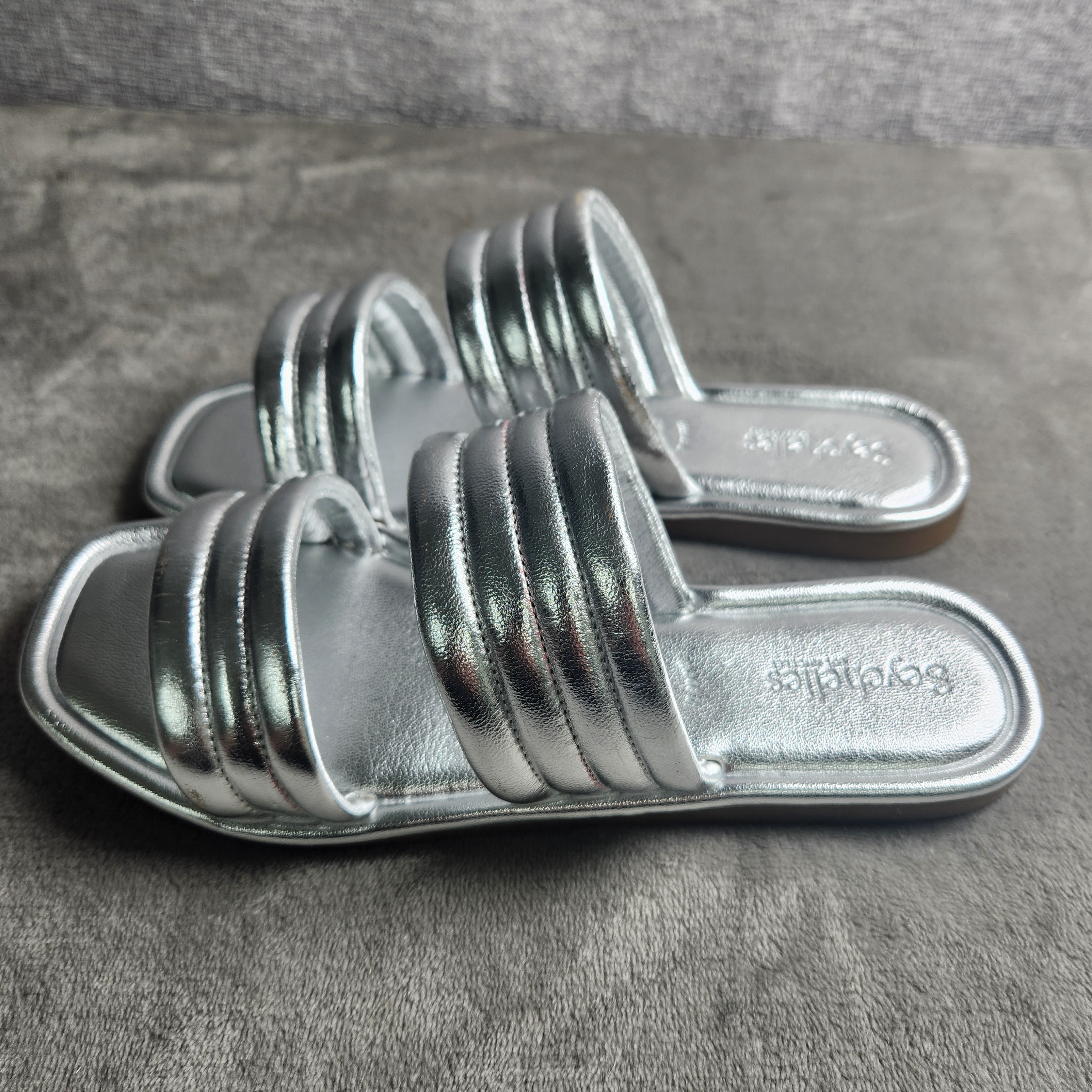 Seychelles Cape May Metallic Silver Leather Slide Sandals Women's 8.5M New