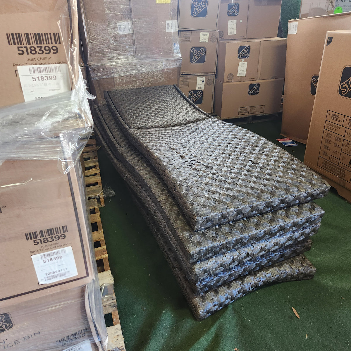 Woven chaise Lounger