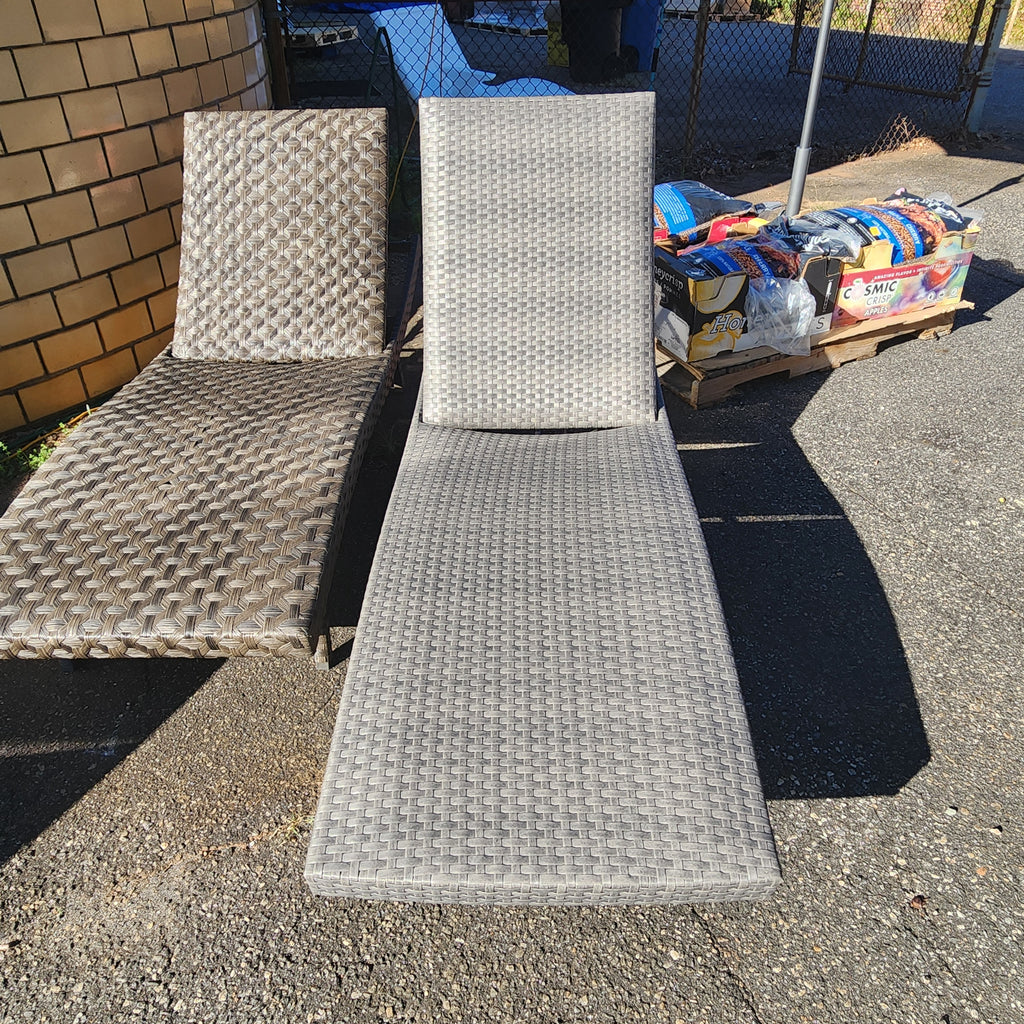 Palm Aire Padded Woven Chaise Lounge with Wheels