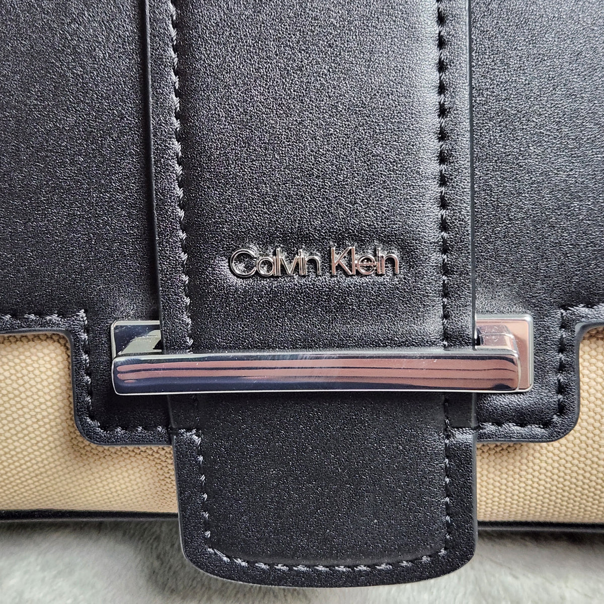 Calvin Klein Nadine OTLT Crossbody Shoulder Bag Black Cream H4DHGQQ2 New
