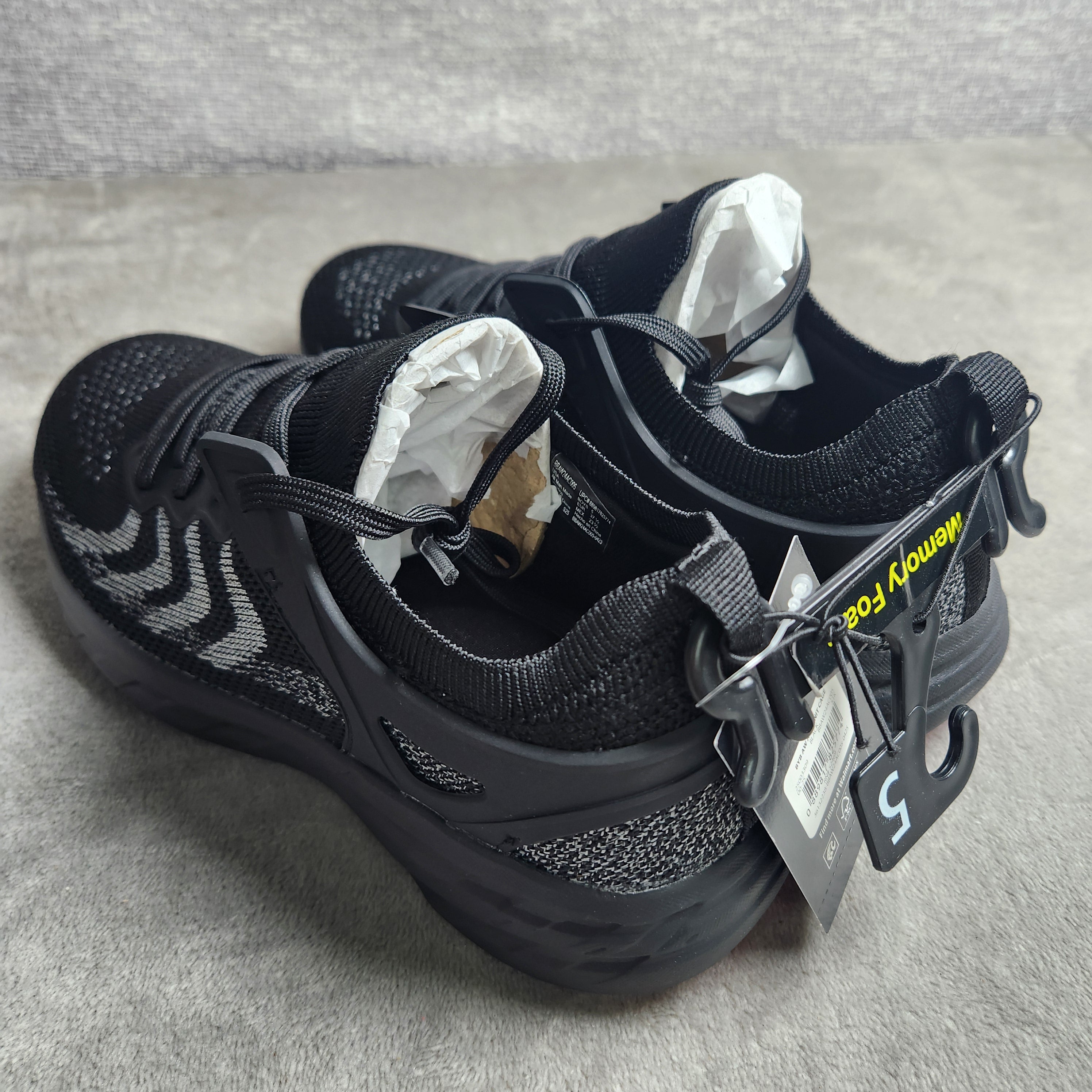 Athletic Works Boys Size 5 Black Knit Cage Sneakers Memory Foam Lightweight New