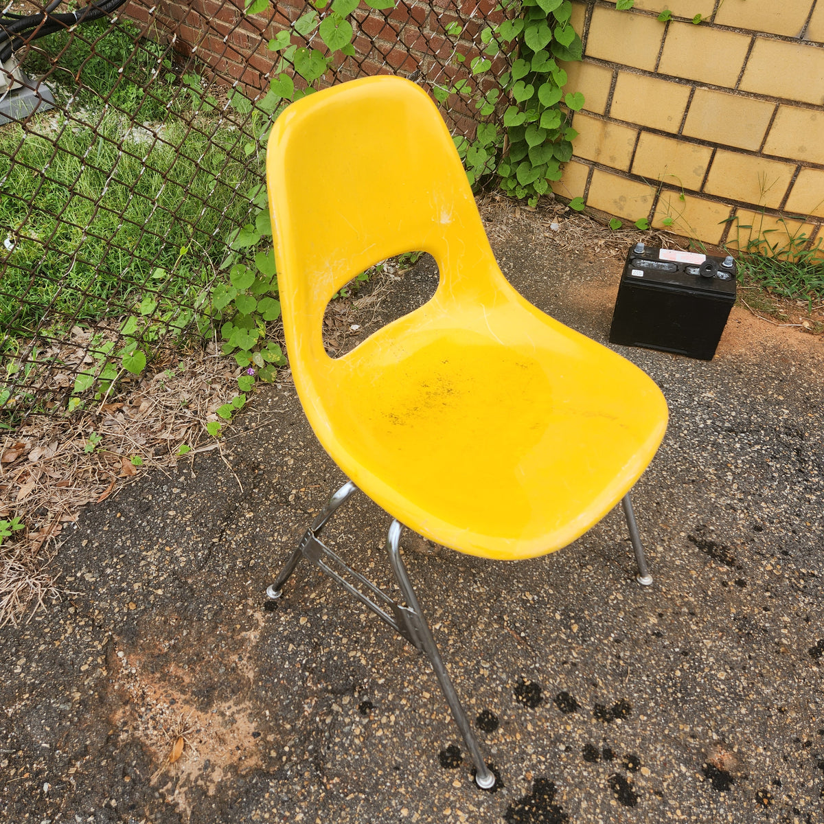Yellow chairs Lot of 6