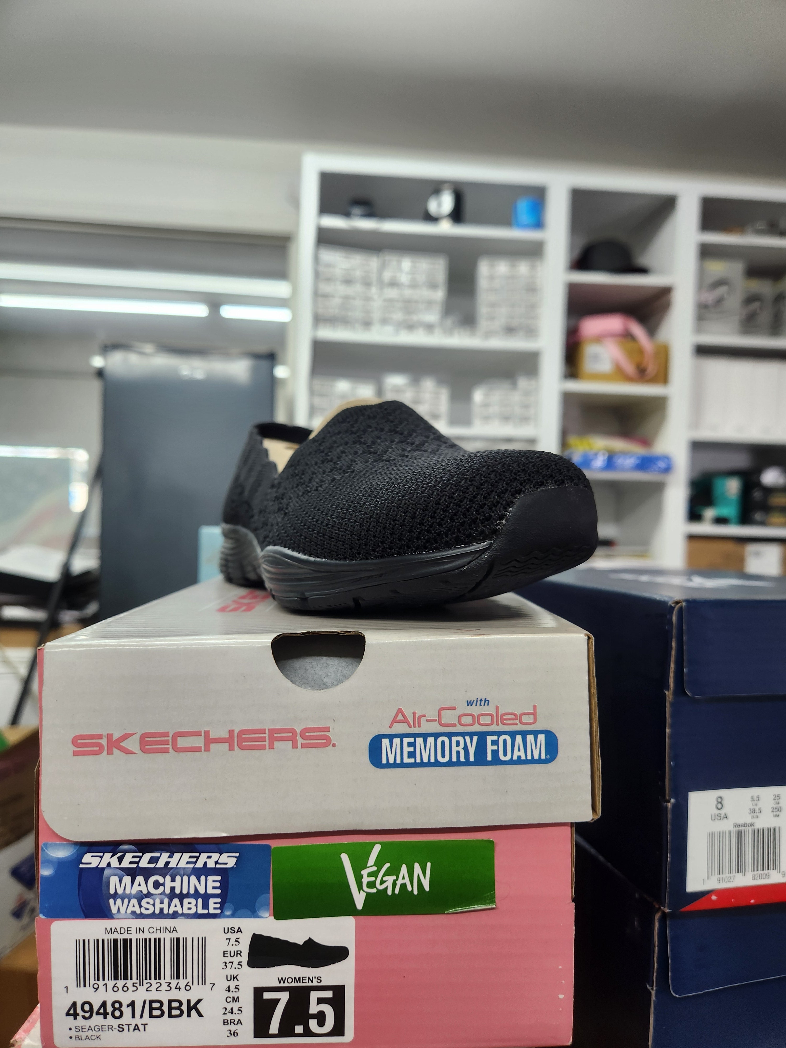 Sketchers with air cooled memory foam sealer stat