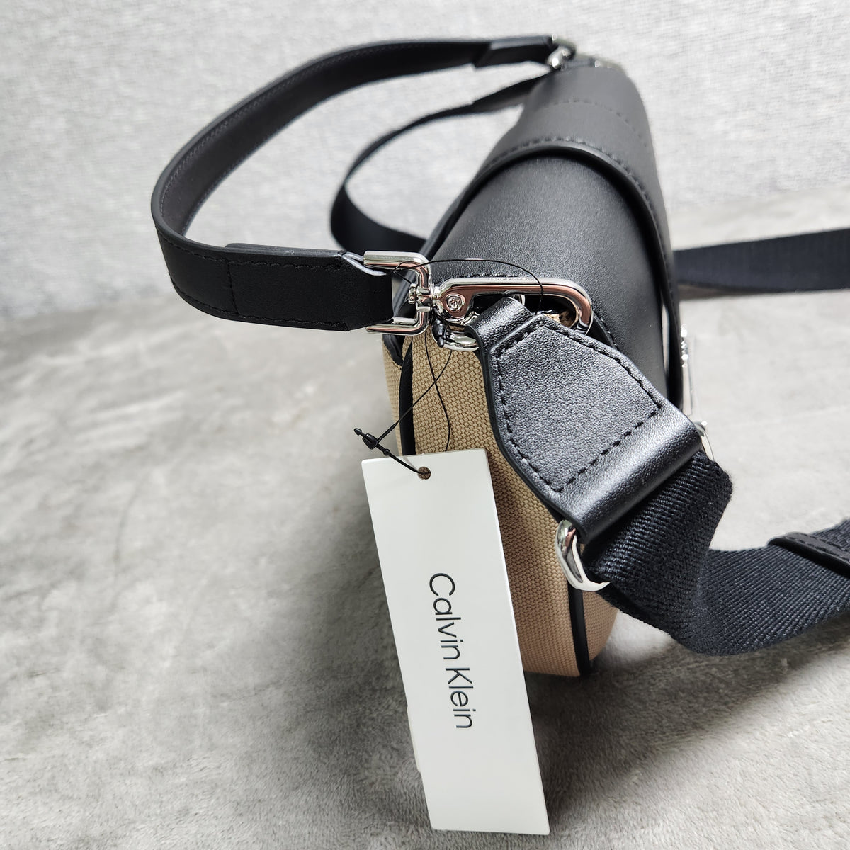Calvin Klein Nadine OTLT Crossbody Shoulder Bag Black Cream H4DHGQQ2 New