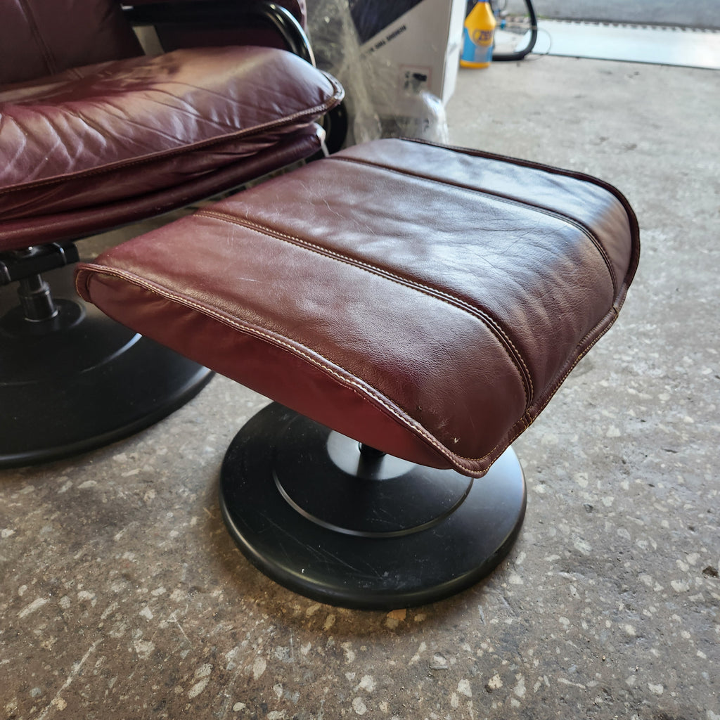 Minnesota Gophers Burgundy Swivel Reclining Cantilever Chair + Ottoman