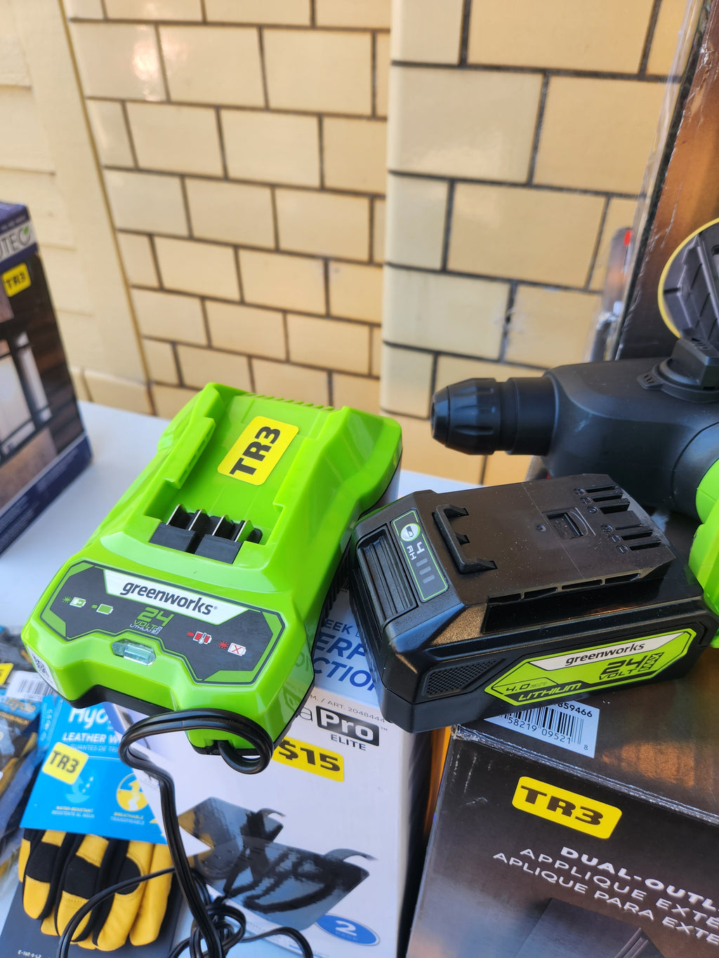 Used greenworks HMD401 24V Brushless SDS 2J Rotary Hammer & 4Ah Battery + Charger