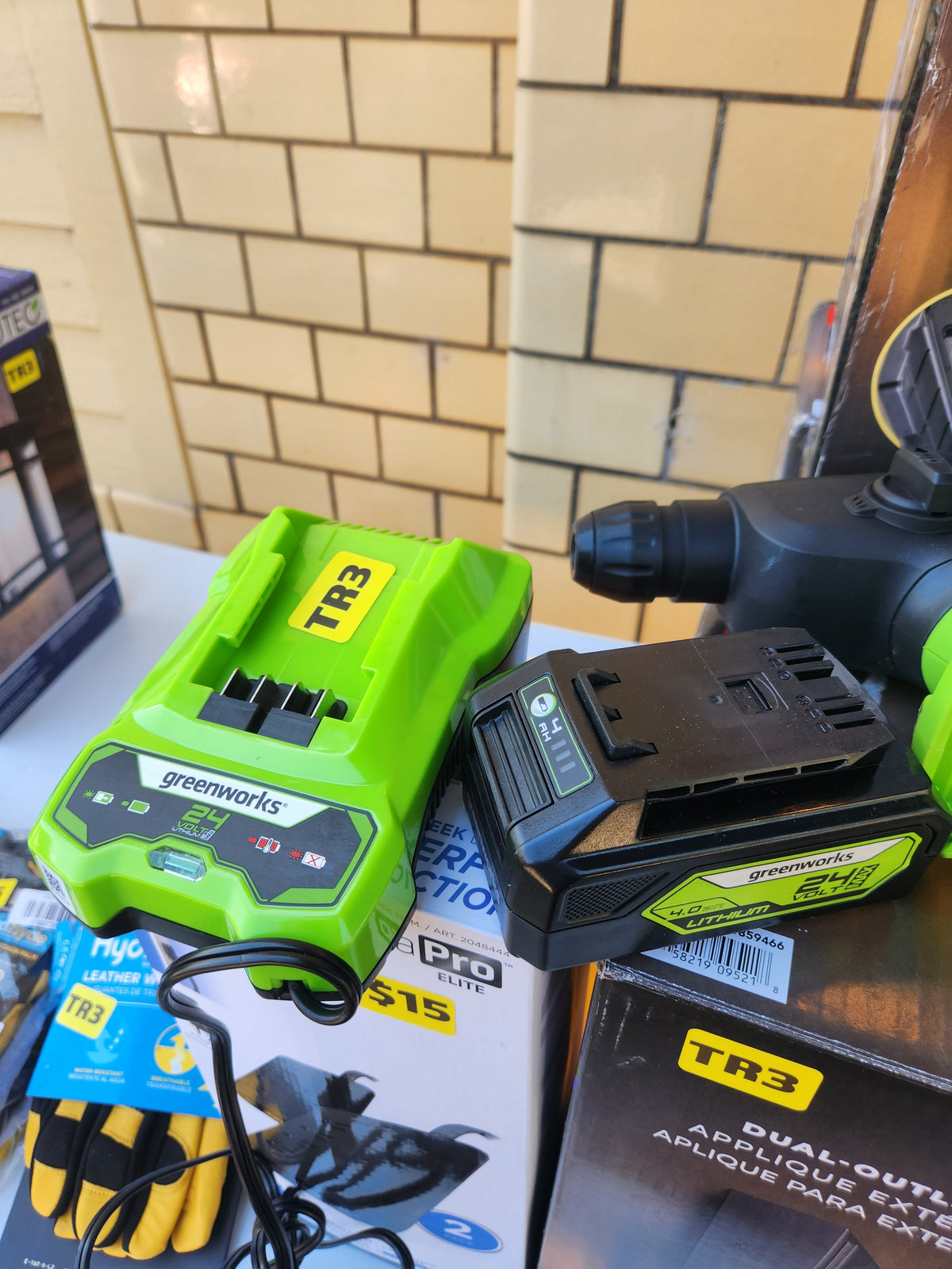 Used greenworks HMD401 24V Brushless SDS 2J Rotary Hammer & 4Ah Battery + Charger