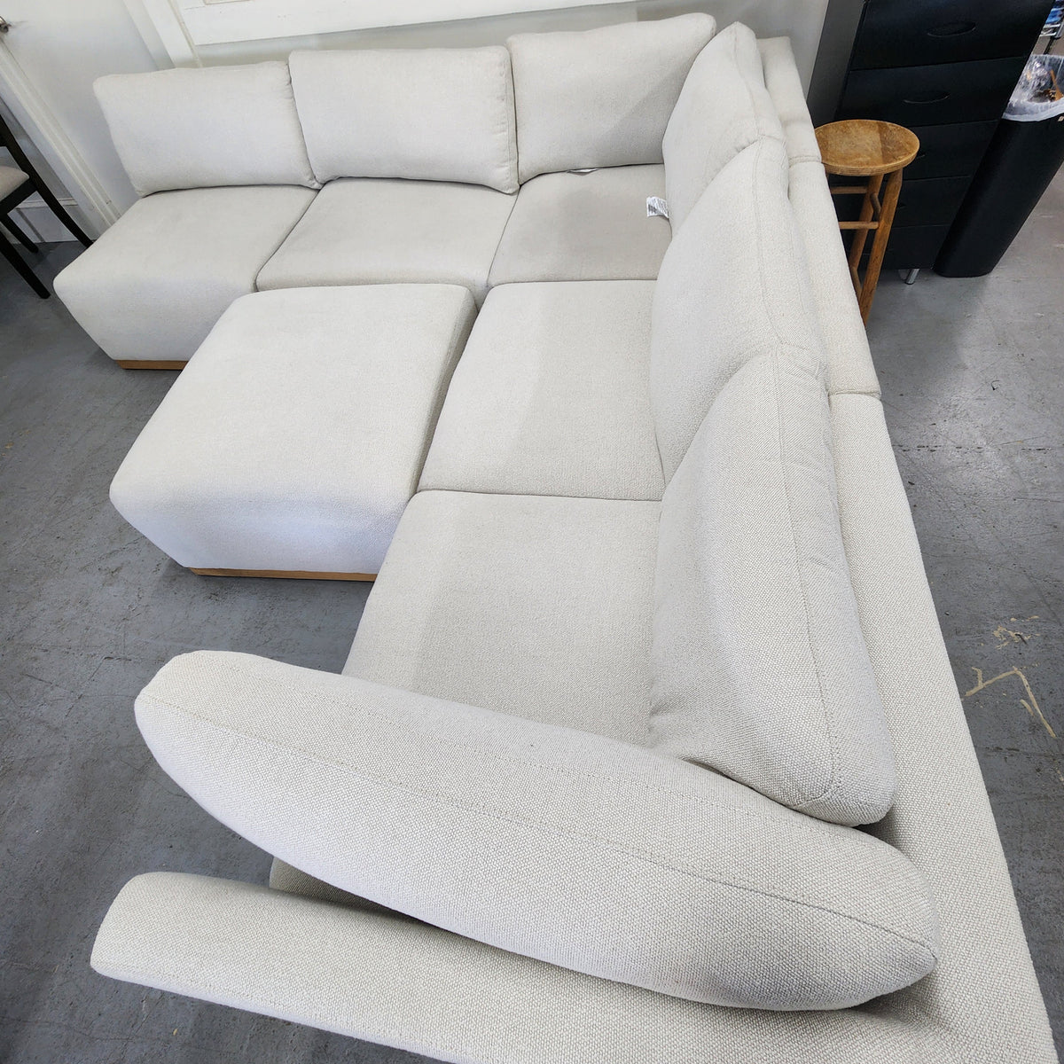 Henredon Murphy Cream Fabric Modular Sectional with Ottoman