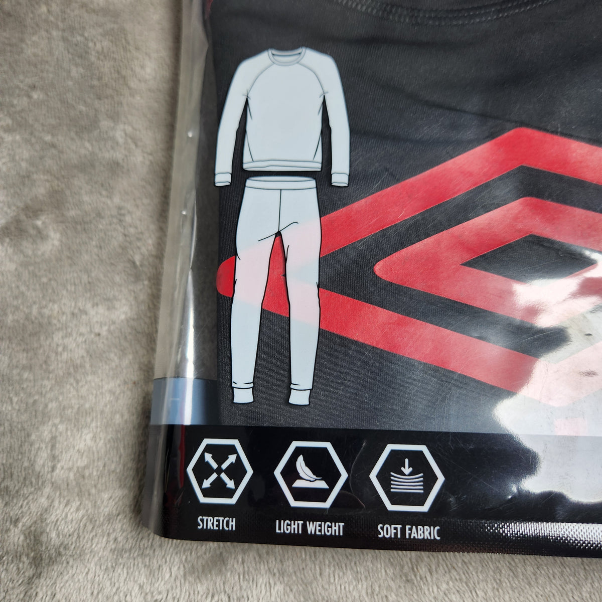 Umbro Boys Size 4/5 New 2 Piece Base Layer Set Black w/ Red Logo