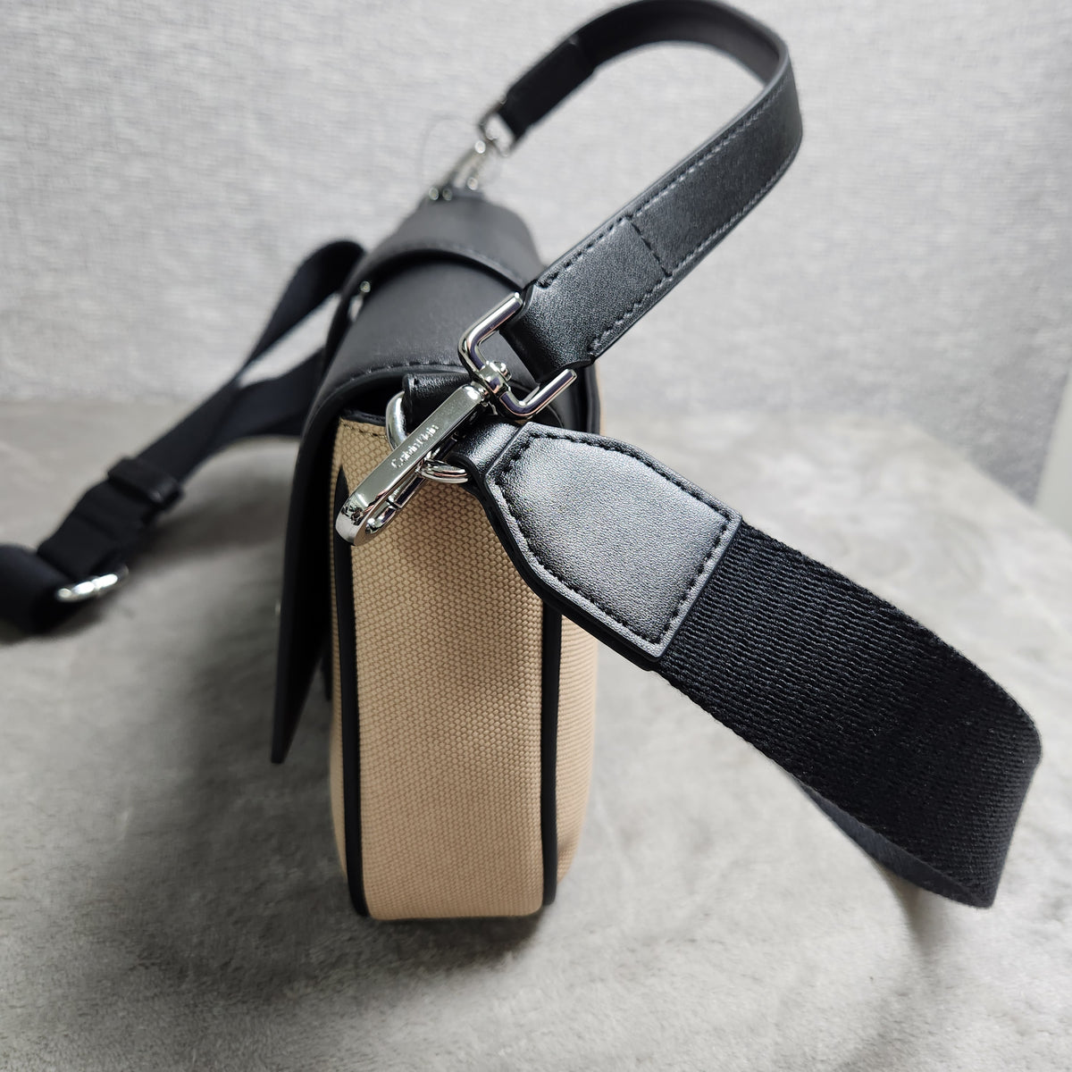 Calvin Klein Nadine OTLT Crossbody Shoulder Bag Black Cream H4DHGQQ2 New
