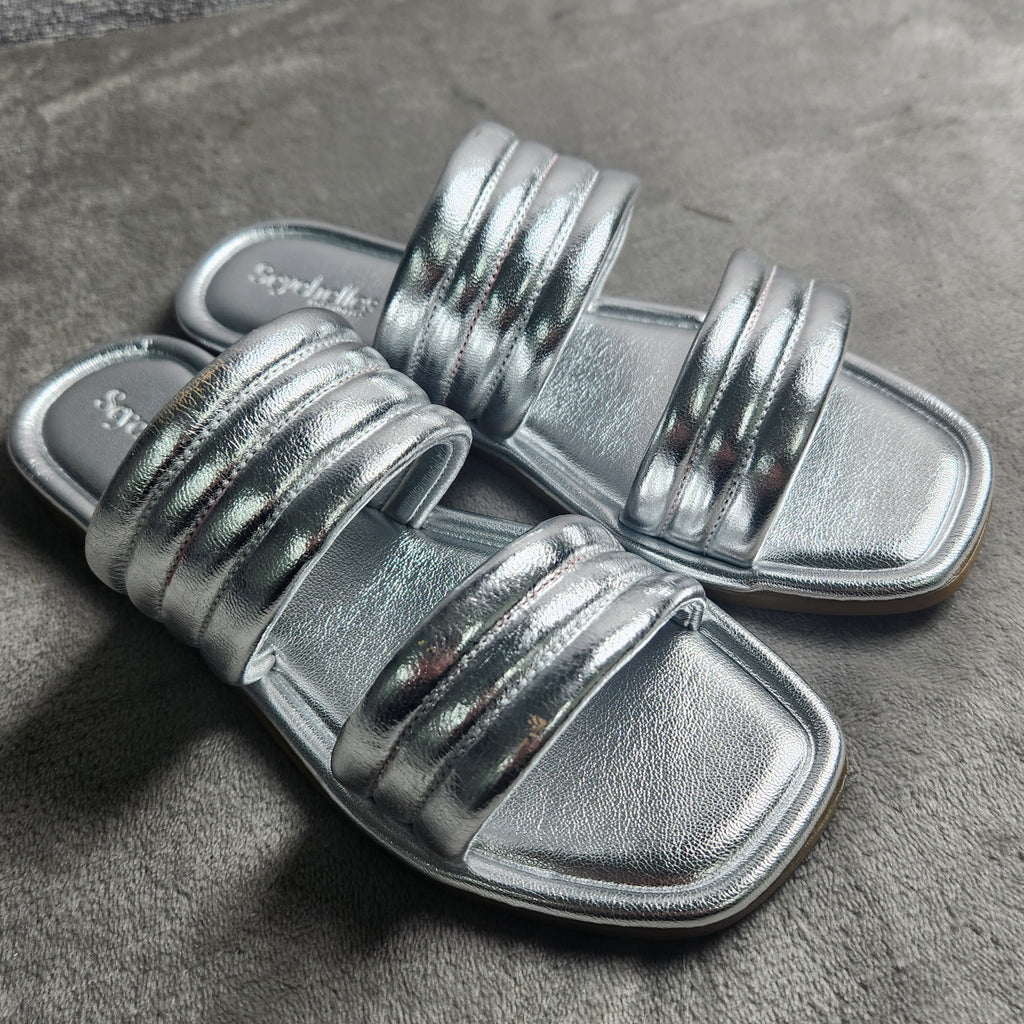 Seychelles Cape May Metallic Silver Leather Slide Sandals Women's 8.5M New