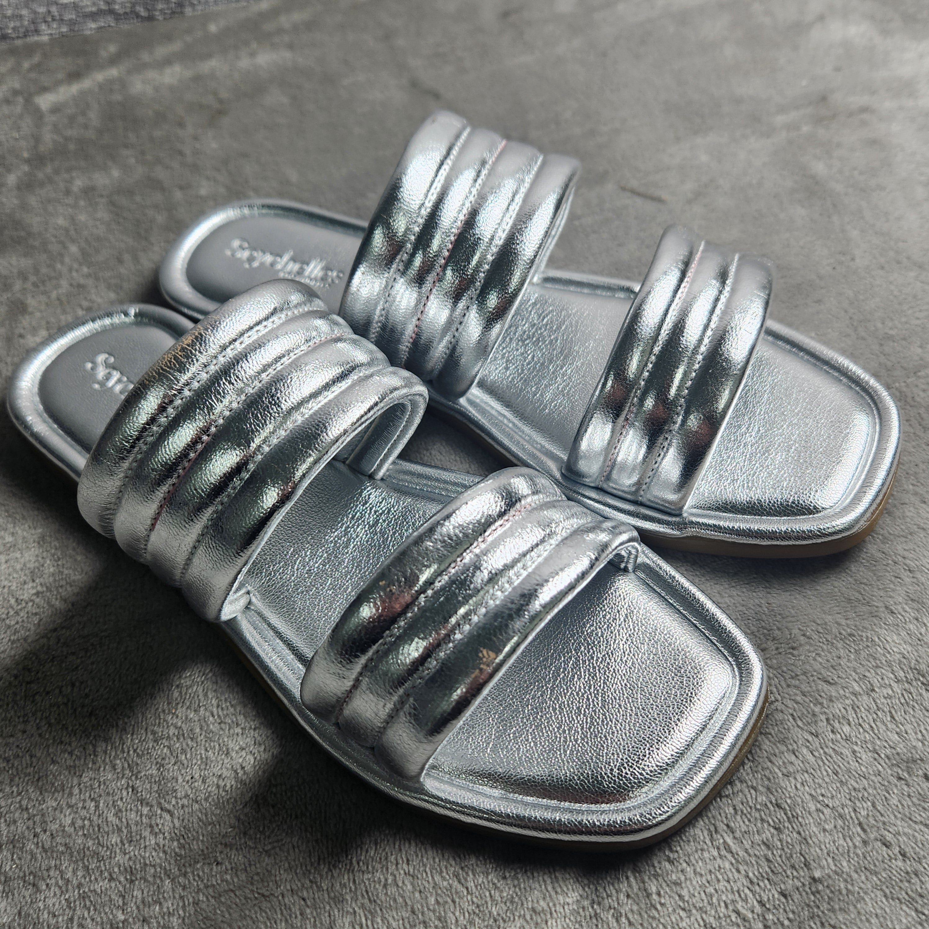 Seychelles Cape May Metallic Silver Leather Slide Sandals Women's 8.5M New