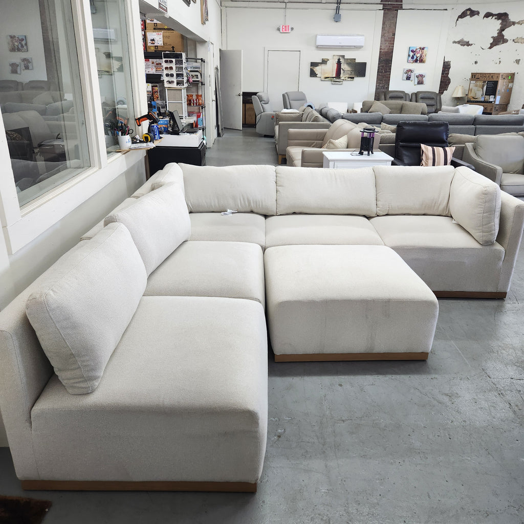 Henredon Murphy Cream Fabric Modular Sectional with Ottoman